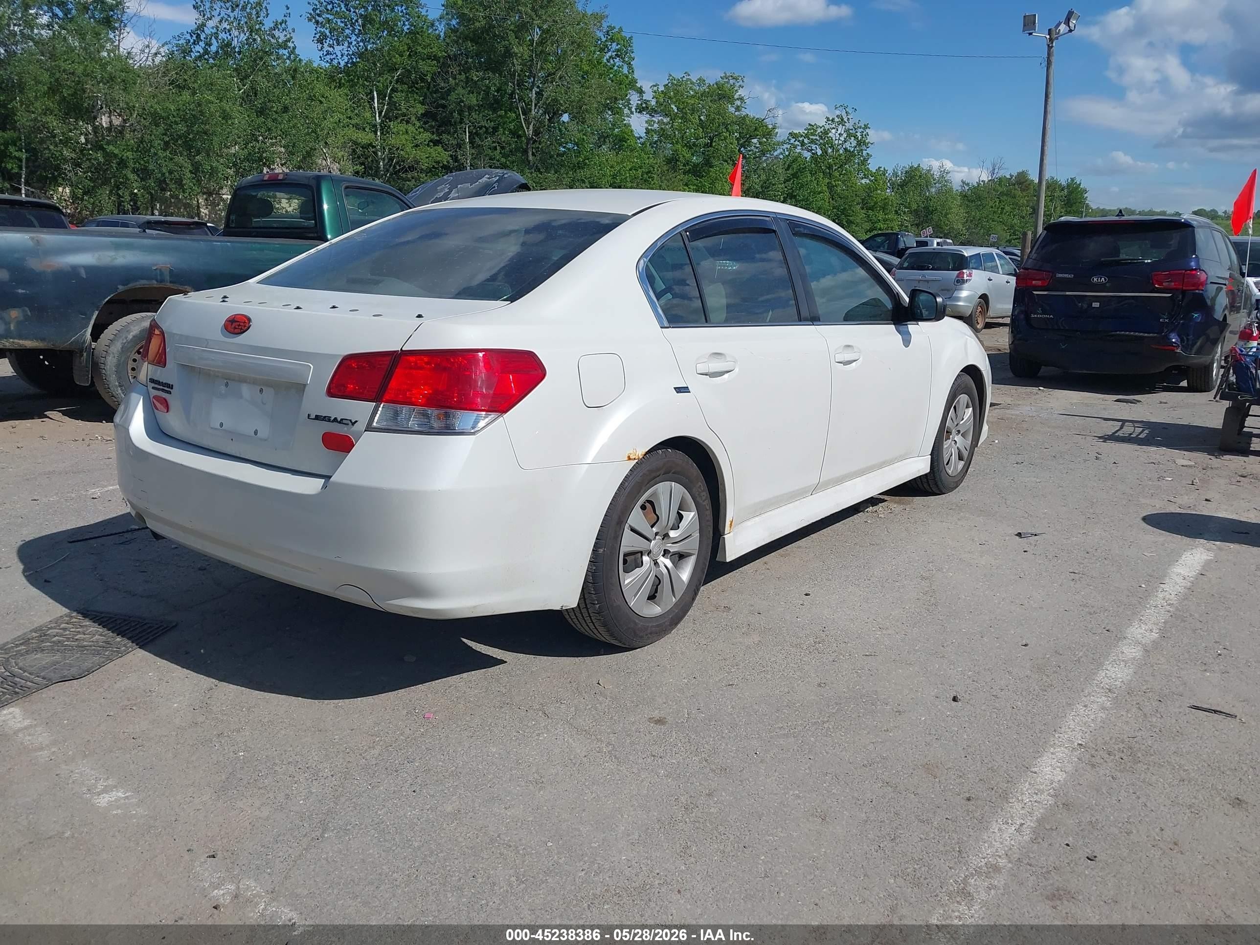 2011 Subaru Legacy 2.5i White vin: 4S3BMBA63B3238048