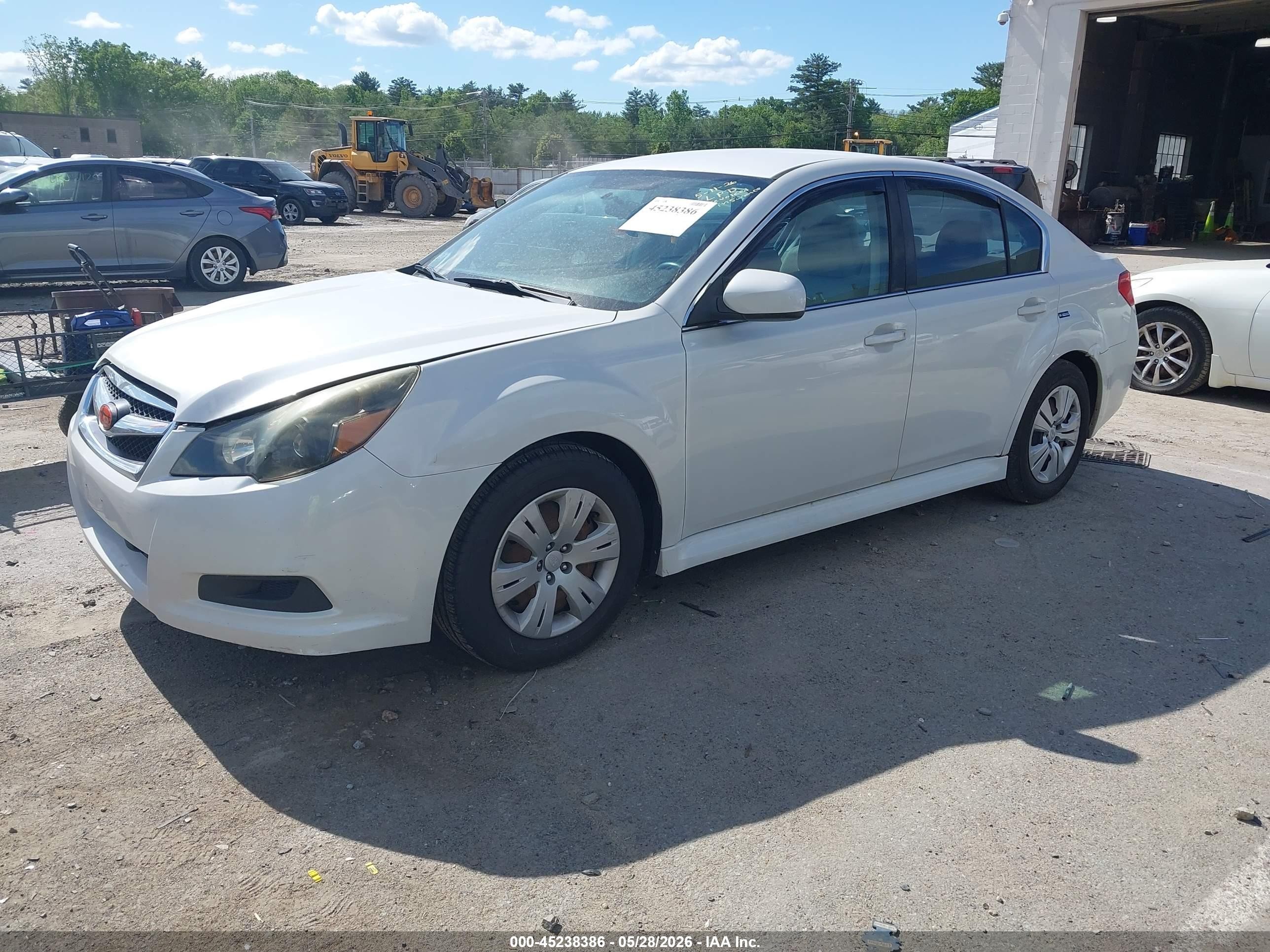 2011 Subaru Legacy 2.5i White vin: 4S3BMBA63B3238048