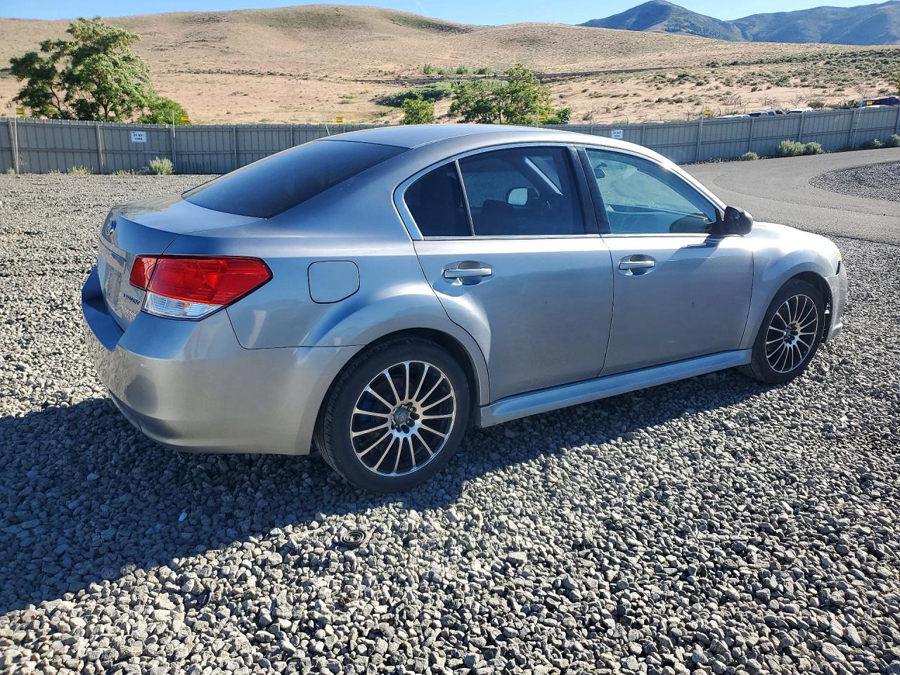 2011 Subaru Legacy 2.5i Silver vin: 4S3BMBA66B3239260