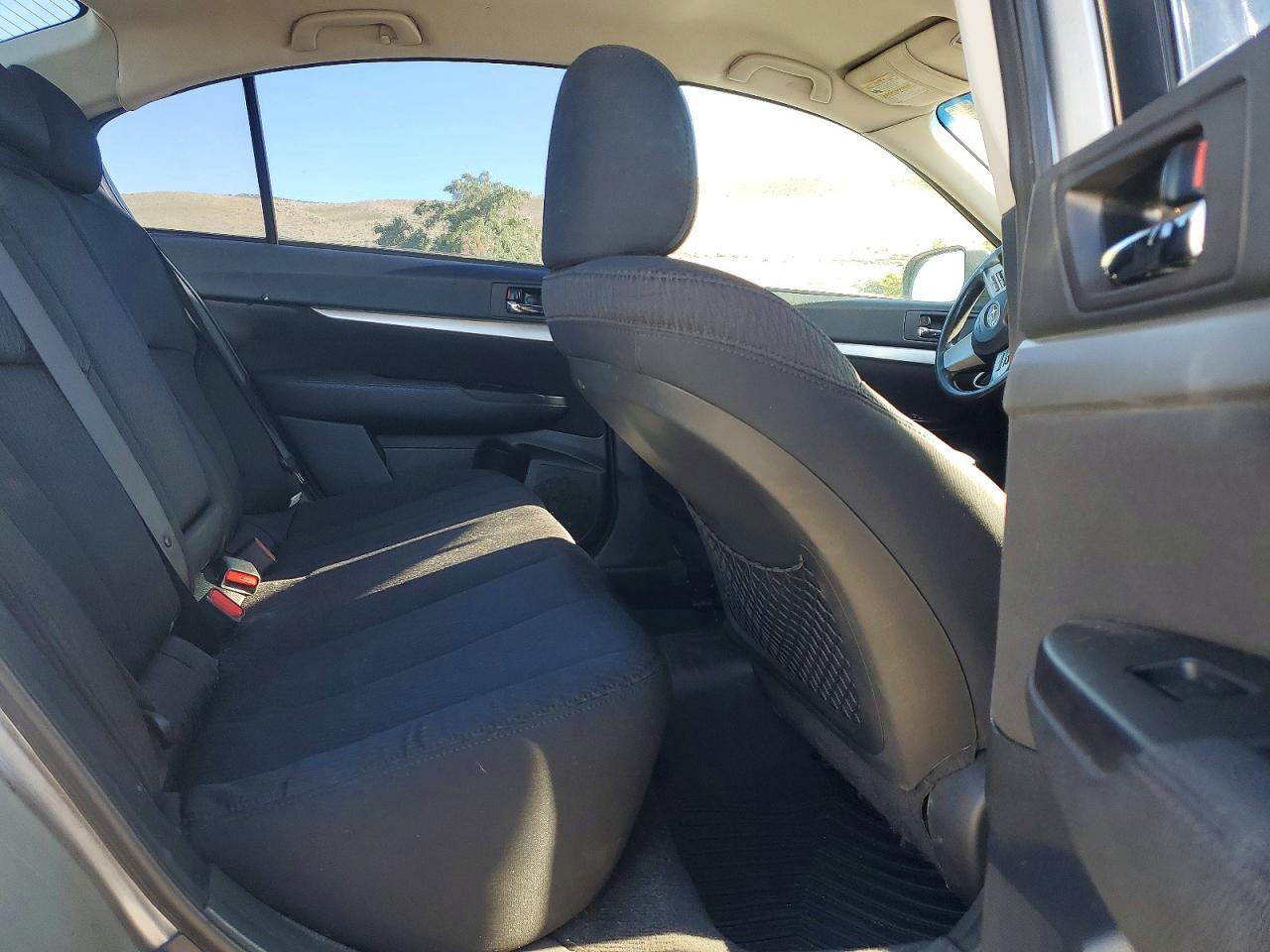 2011 Subaru Legacy 2.5i Silver vin: 4S3BMBA66B3239260
