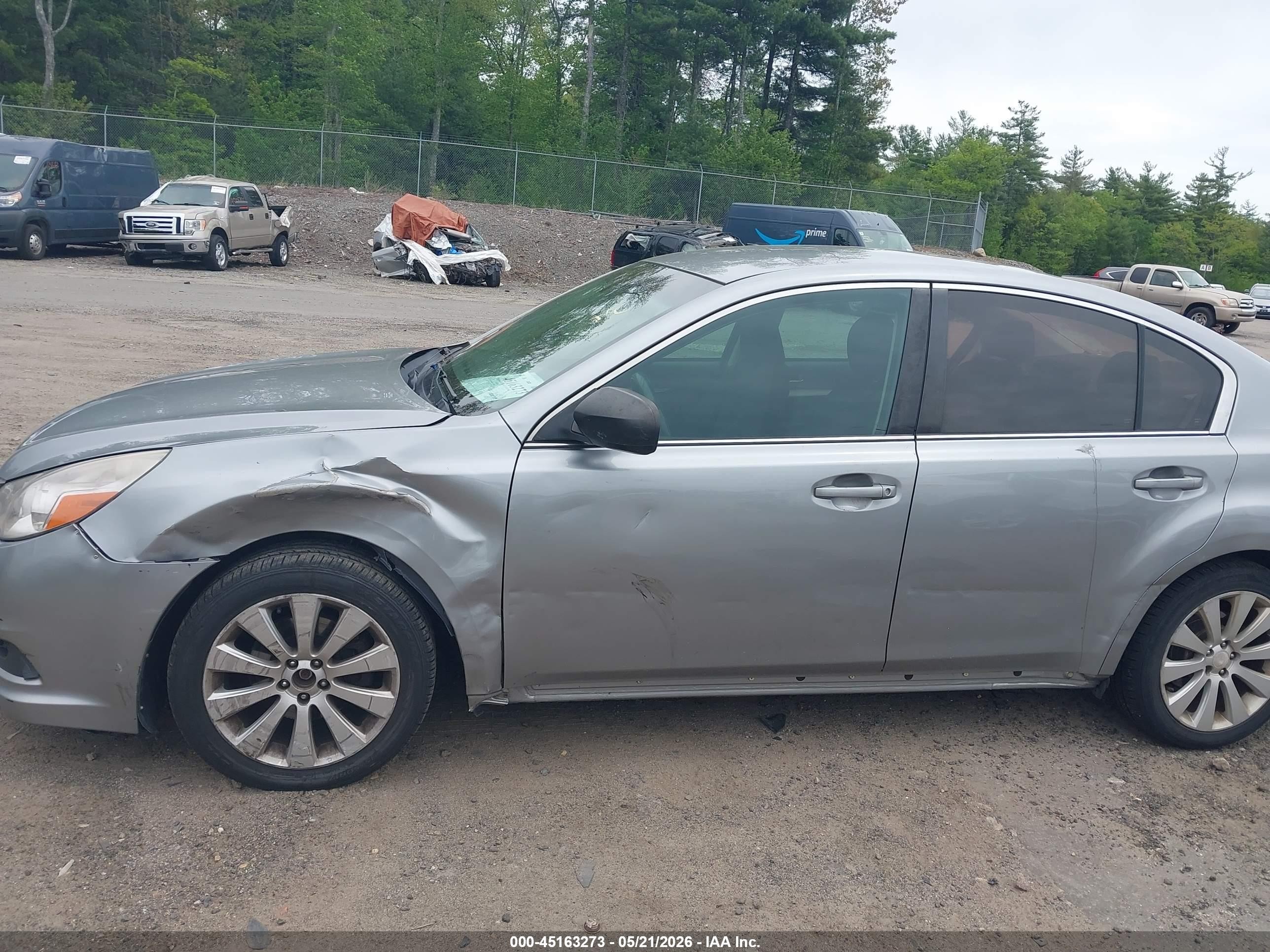 2011 Subaru Legacy 2.5i Silver vin: 4S3BMBA66B3250226