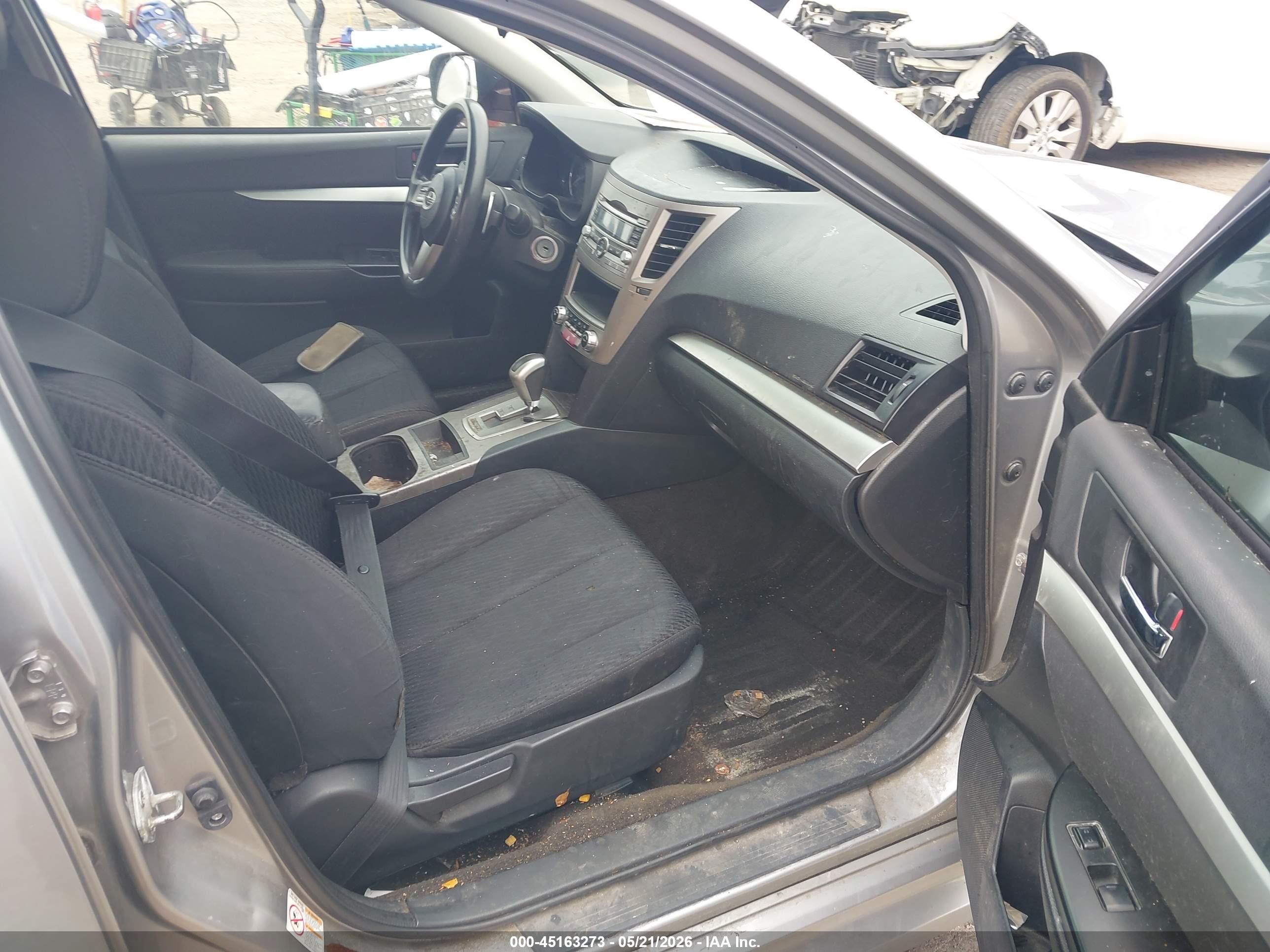 2011 Subaru Legacy 2.5i Silver vin: 4S3BMBA66B3250226
