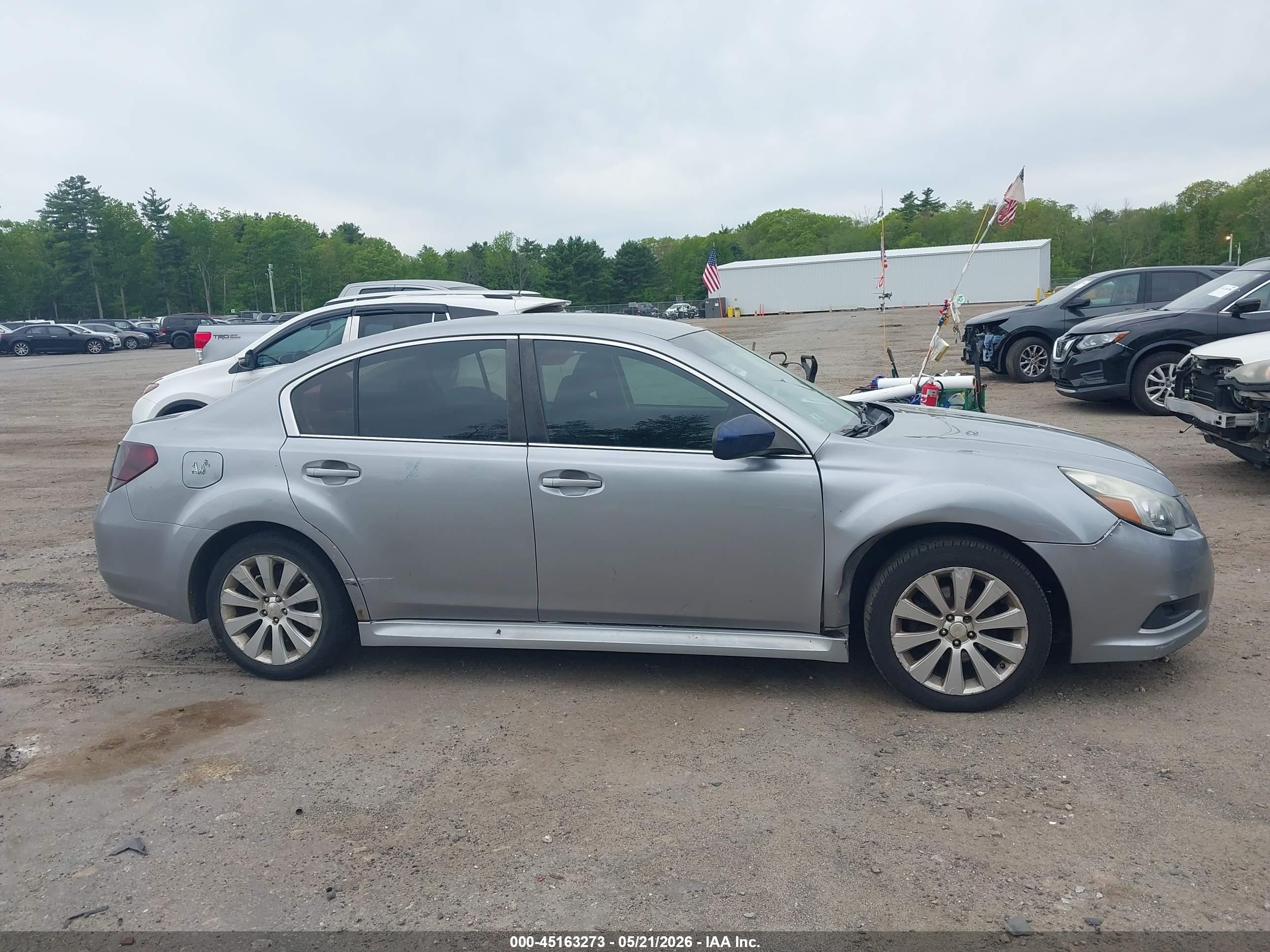 2011 Subaru Legacy 2.5i Silver vin: 4S3BMBA66B3250226