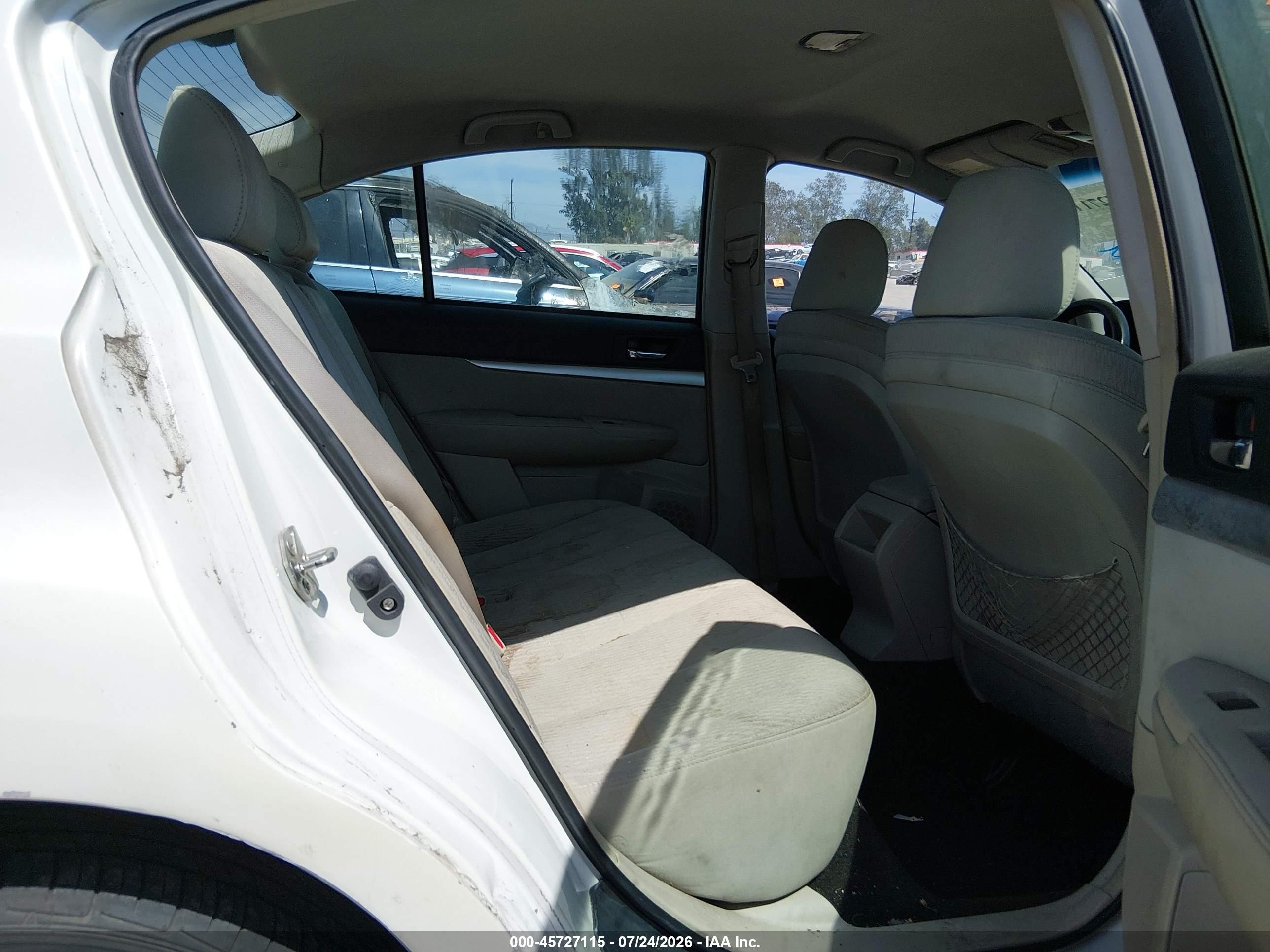 2011 Subaru Legacy 2.5i White vin: 4S3BMBA66B3250646