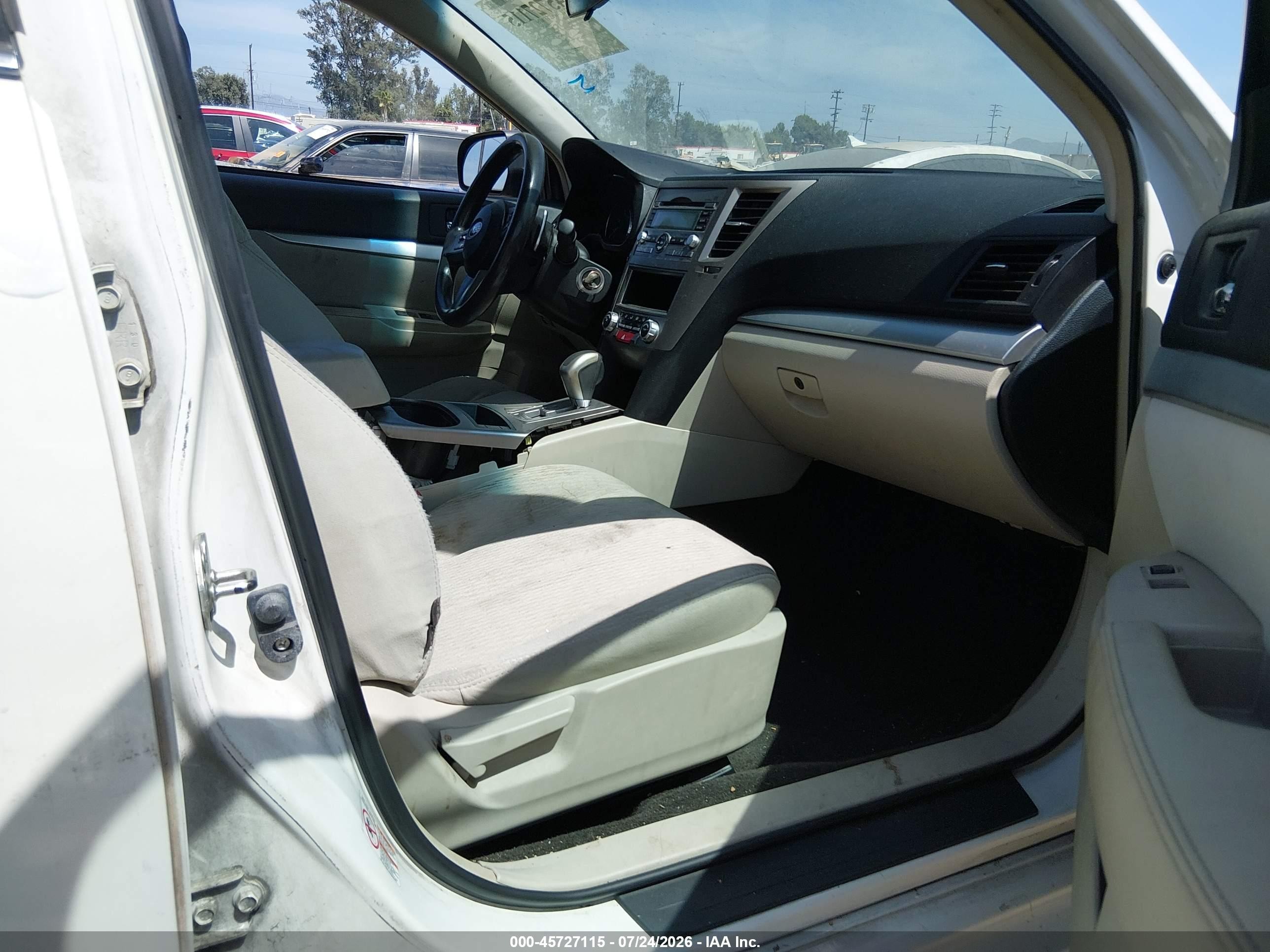 2011 Subaru Legacy 2.5i White vin: 4S3BMBA66B3250646
