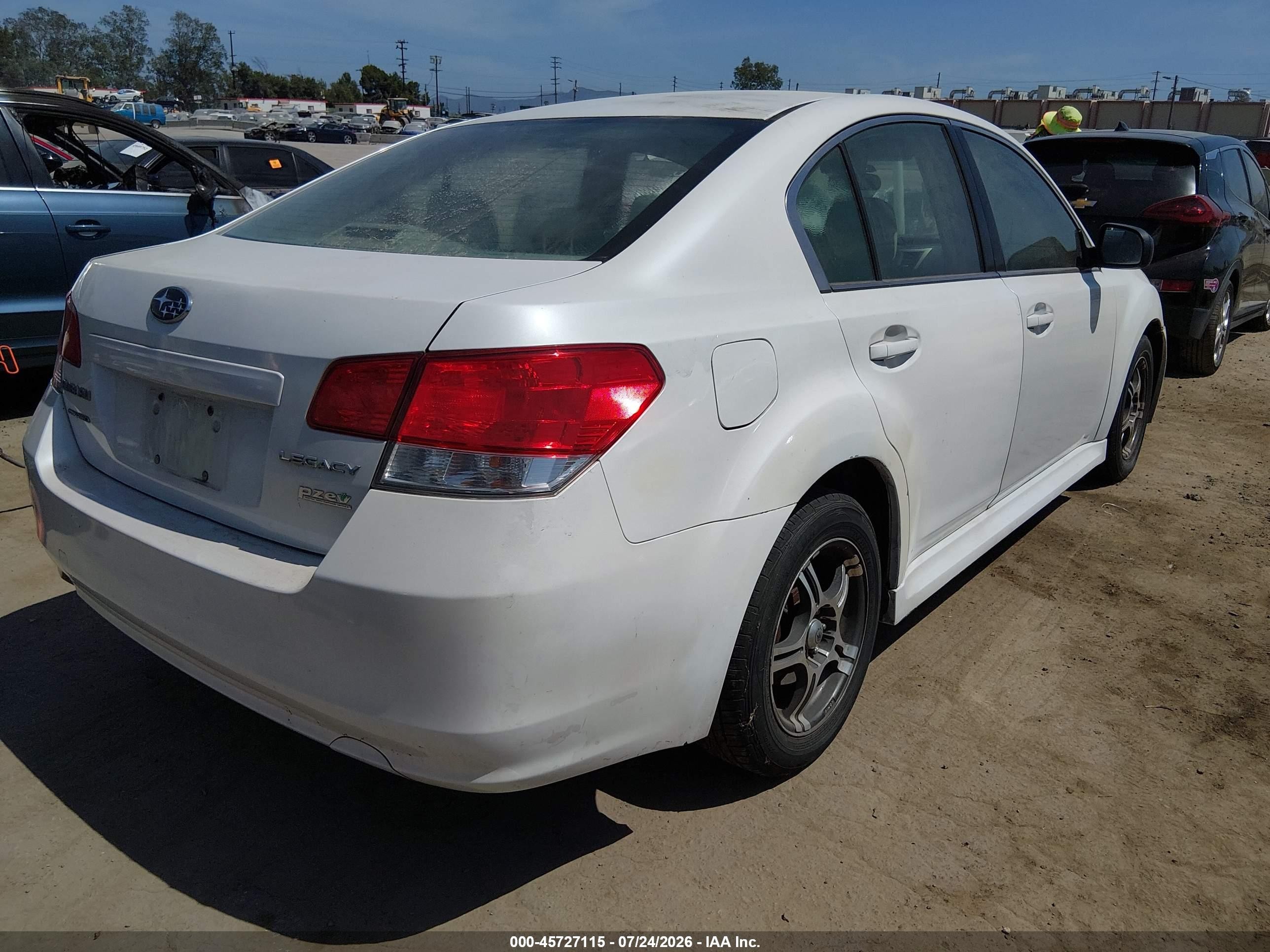 2011 Subaru Legacy 2.5i White vin: 4S3BMBA66B3250646