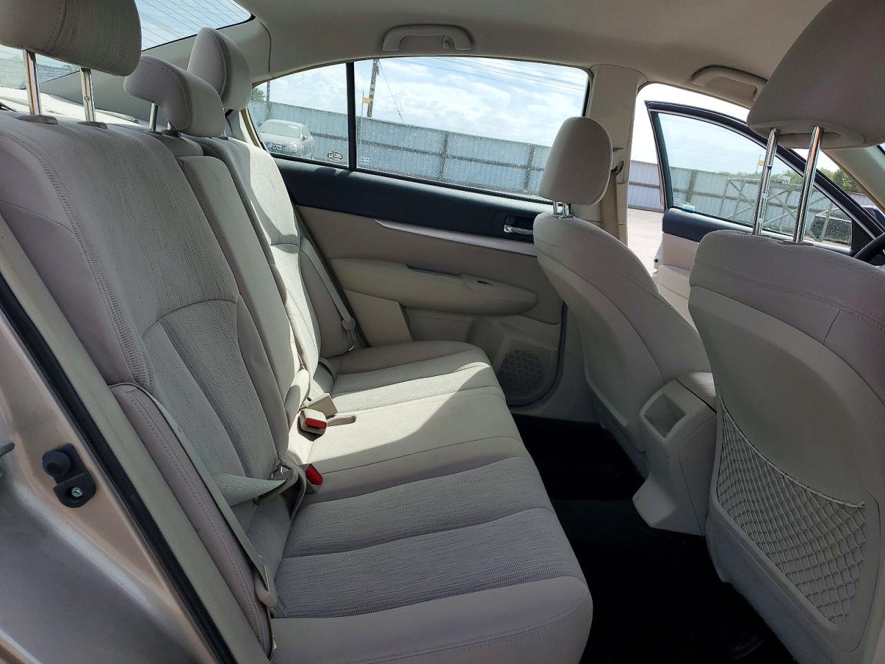2014 Subaru Legacy 2.5i Silver vin: 4S3BMBA67E3031795