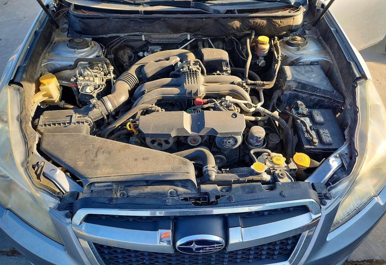 2014 Subaru Legacy 2.5i Silver vin: 4S3BMBA67E3031862