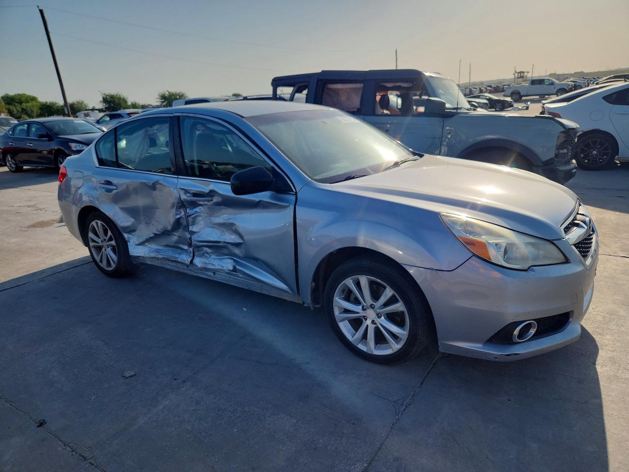 2014 Subaru Legacy 2.5i Silver vin: 4S3BMBA67E3031862