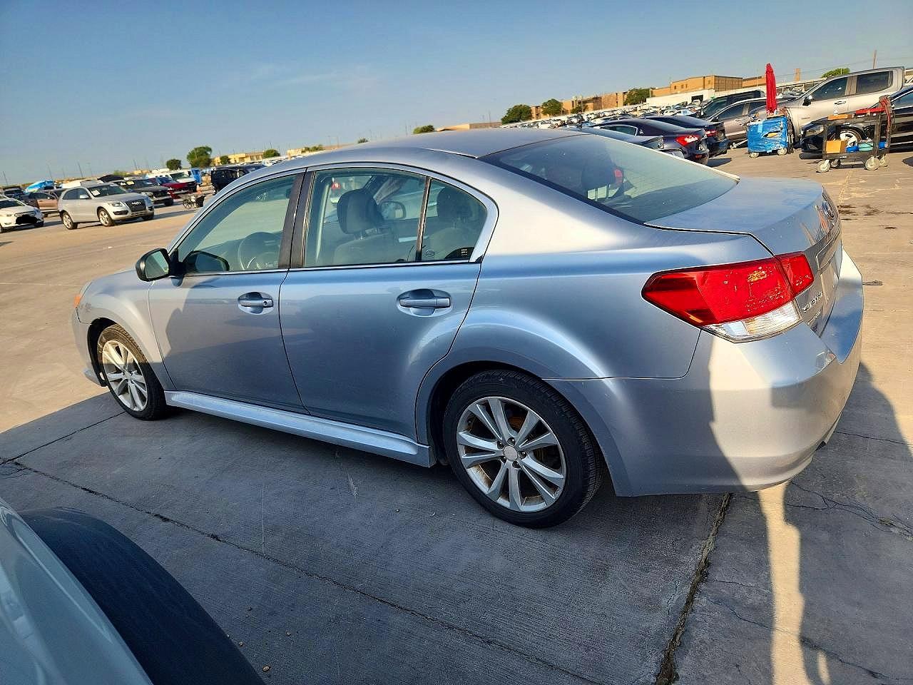 2014 Subaru Legacy 2.5i Silver vin: 4S3BMBA67E3031862