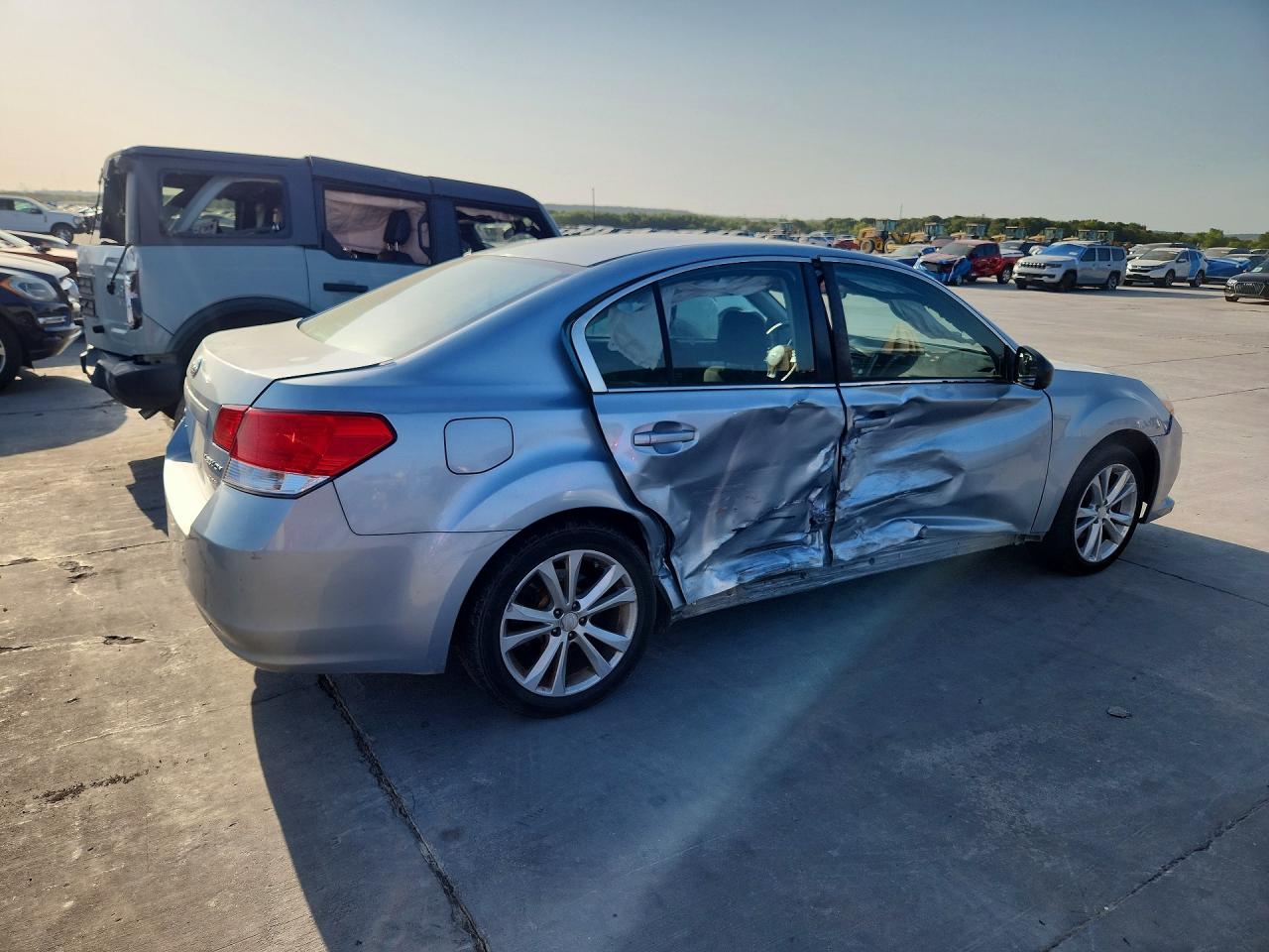 2014 Subaru Legacy 2.5i Silver vin: 4S3BMBA67E3031862