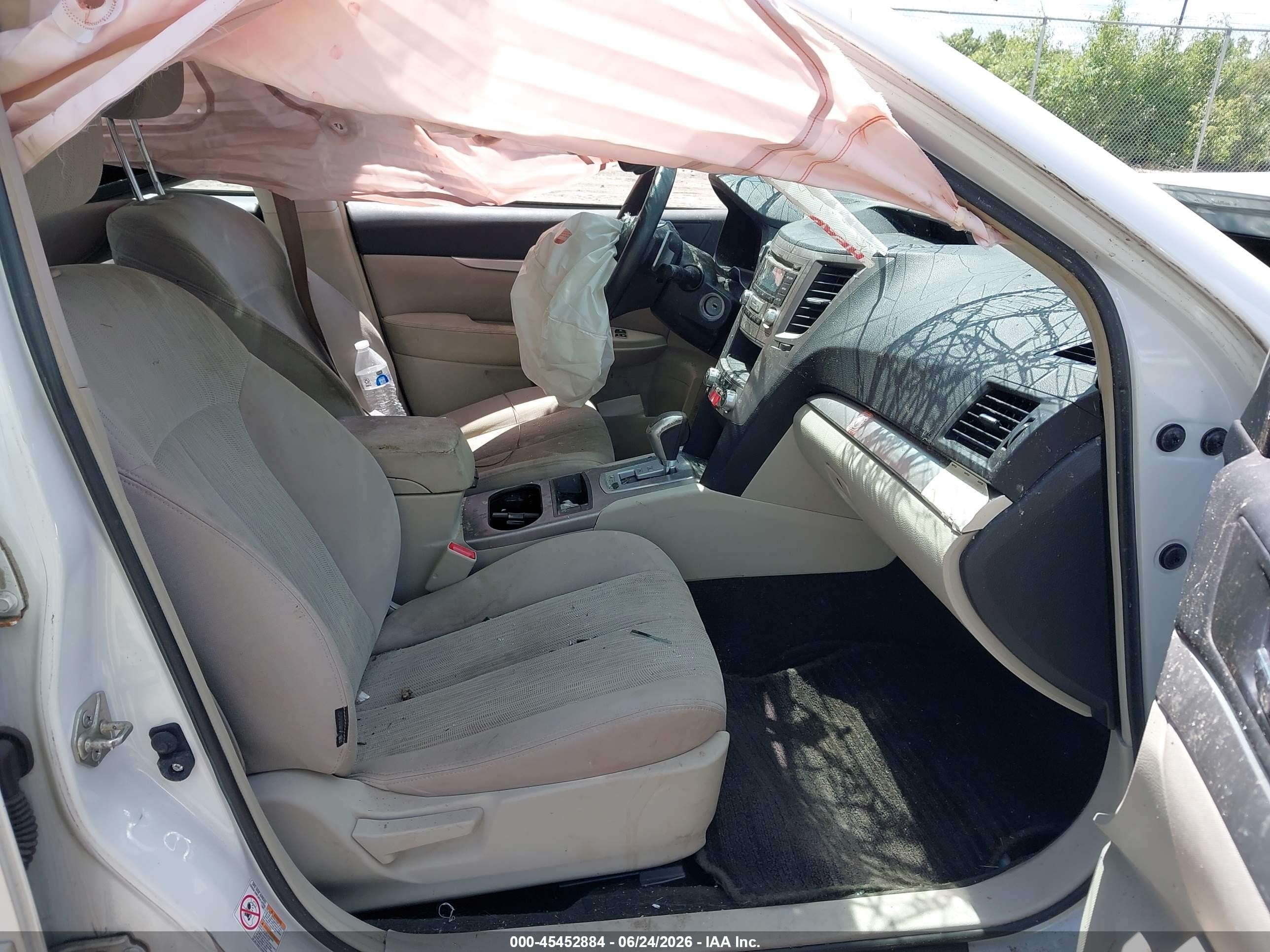 2014 Subaru Legacy 2.5i White vin: 4S3BMBA67E3037371