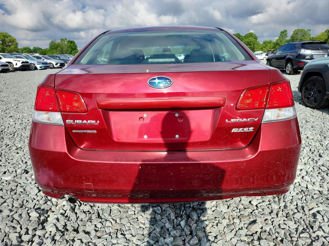 2011 Subaru Legacy 2.5i Red vin: 4S3BMBA68B3221505