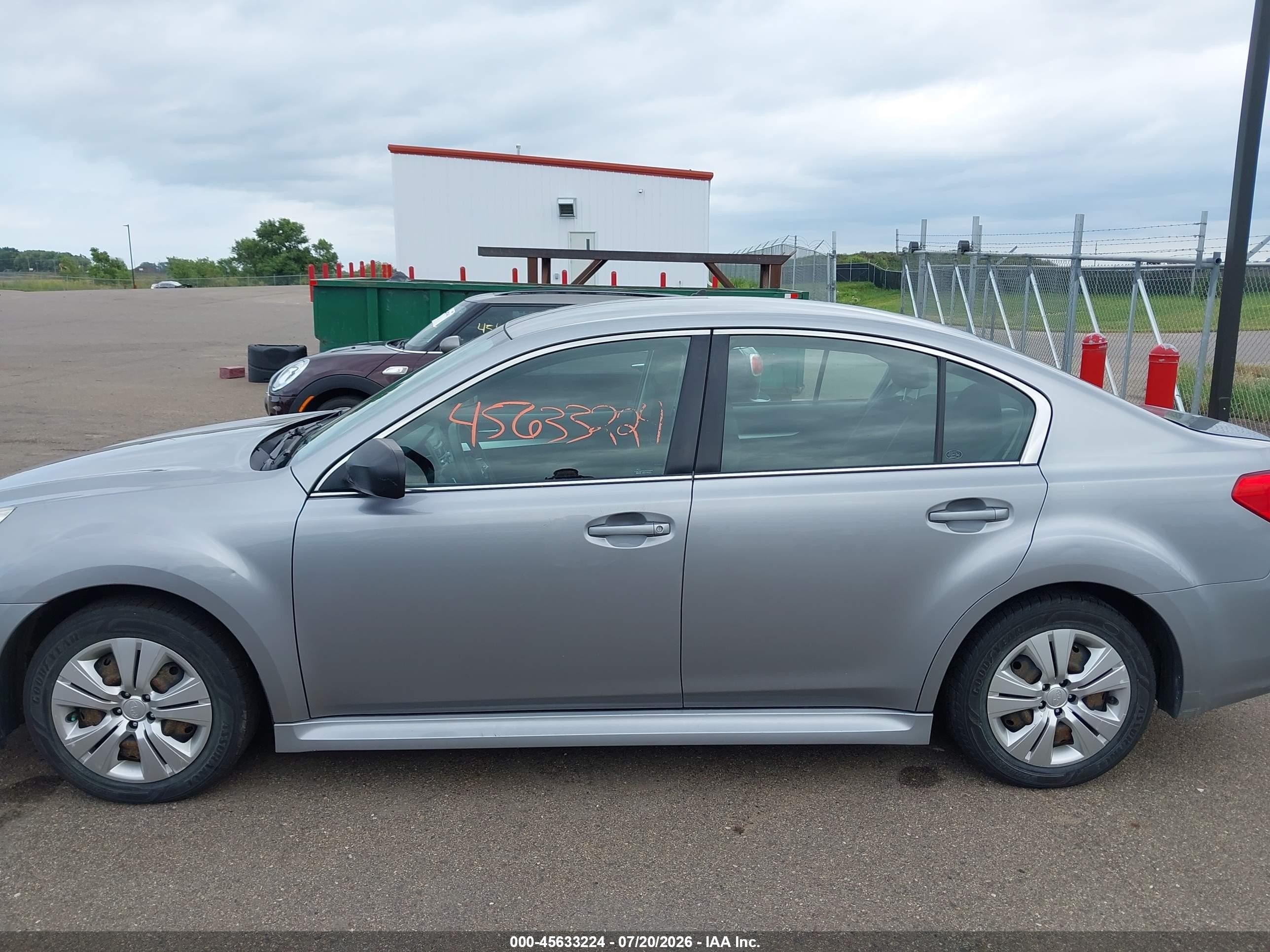 2011 Subaru Legacy 2.5i Silver vin: 4S3BMBA68B3223190