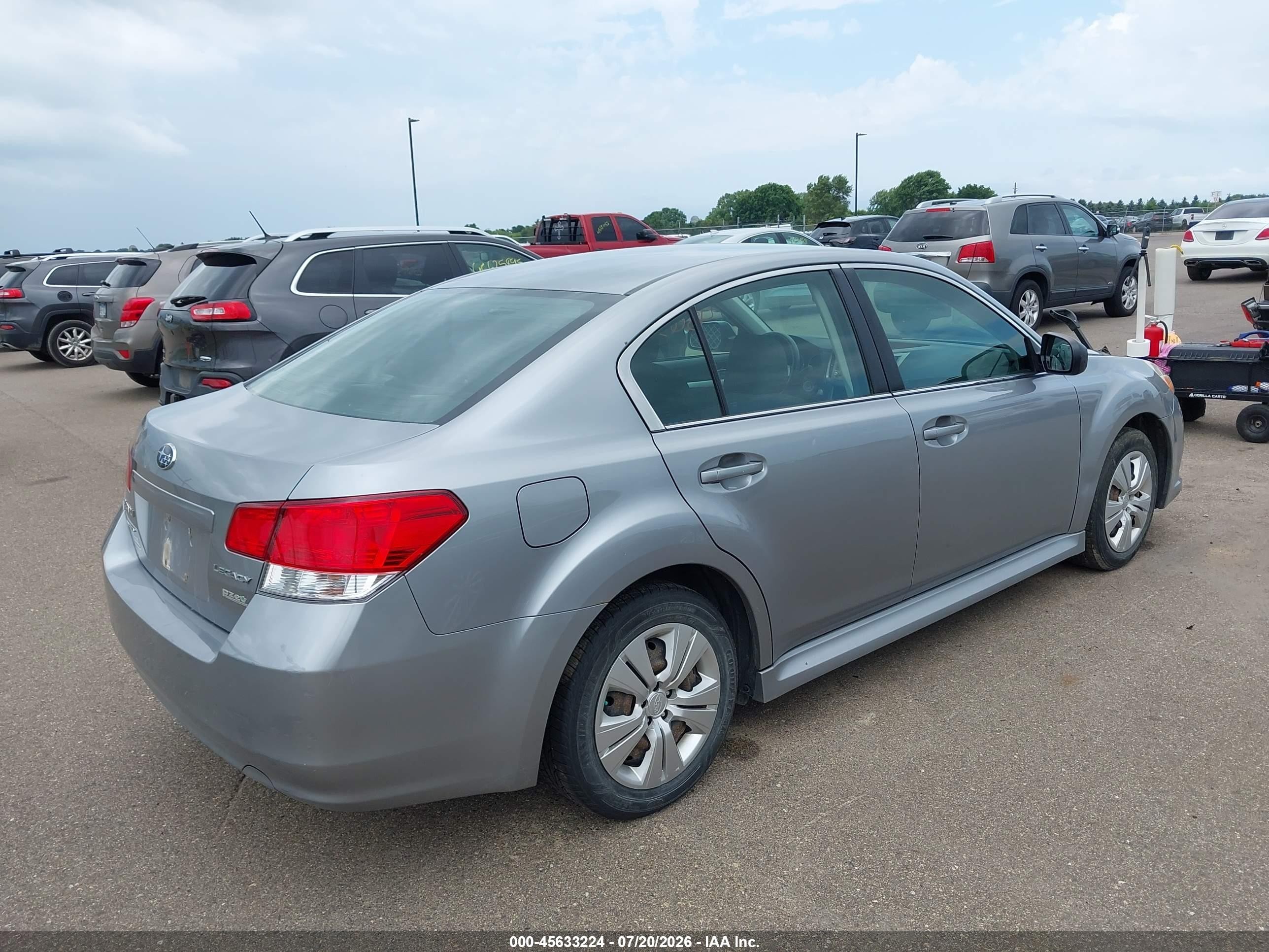 2011 Subaru Legacy 2.5i Silver vin: 4S3BMBA68B3223190