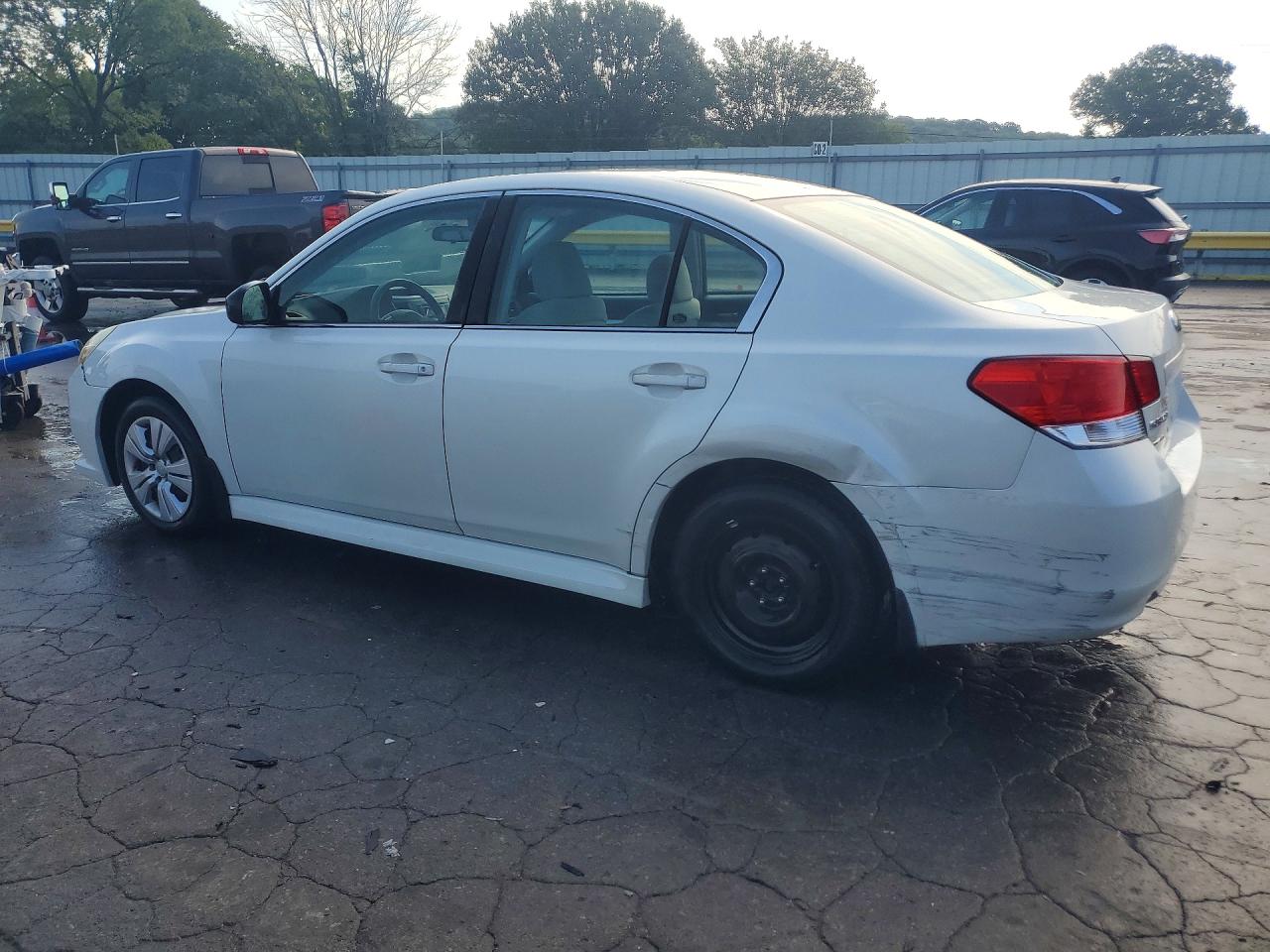 2013 Subaru Legacy 2.5i White vin: 4S3BMBA68D3017354