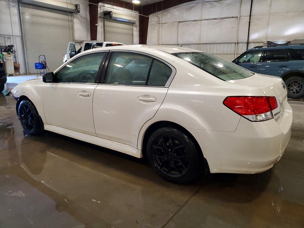 2013 Subaru Legacy 2.5i White vin: 4S3BMBA68D3040858