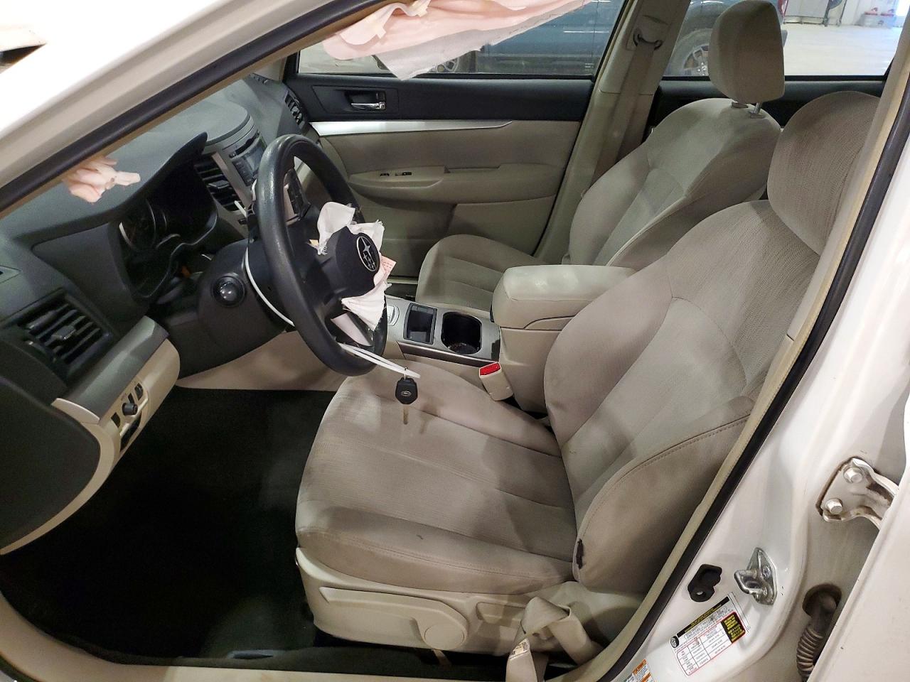 2013 Subaru Legacy 2.5i White vin: 4S3BMBA68D3040858