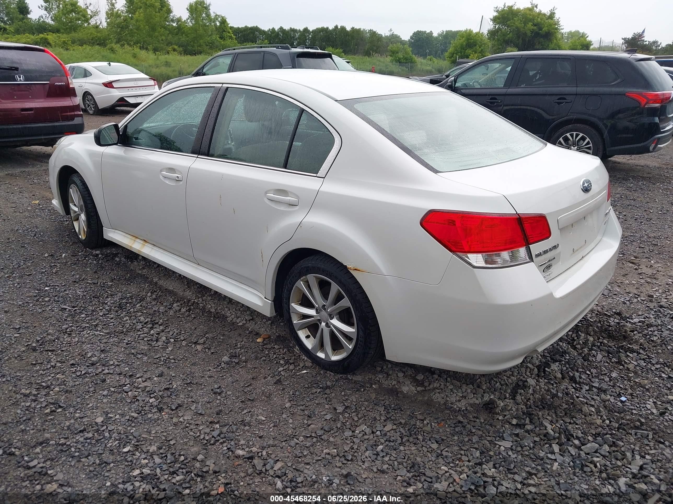 2014 Subaru Legacy 2.5i White vin: 4S3BMBA69E3008793