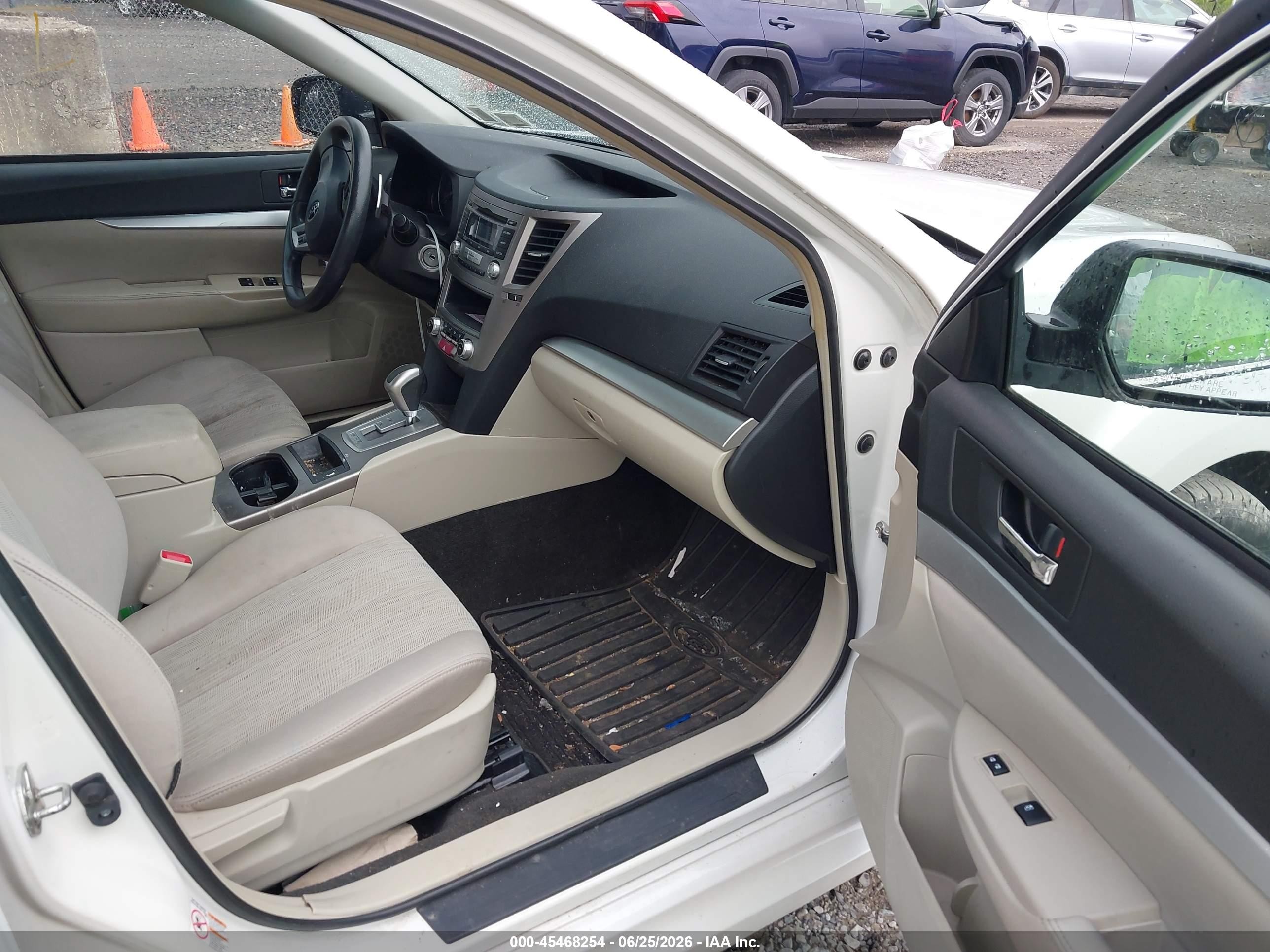 2014 Subaru Legacy 2.5i White vin: 4S3BMBA69E3008793