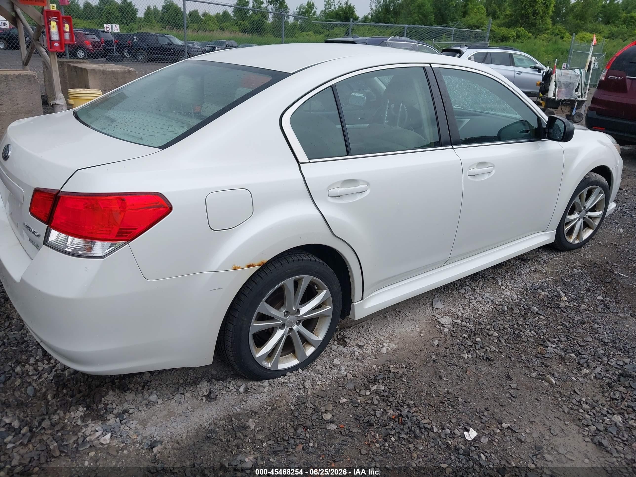 2014 Subaru Legacy 2.5i White vin: 4S3BMBA69E3008793