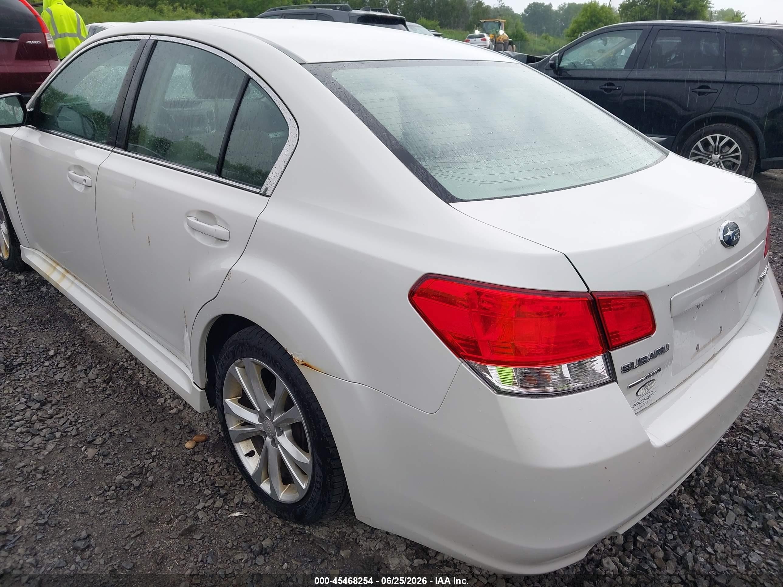 2014 Subaru Legacy 2.5i White vin: 4S3BMBA69E3008793