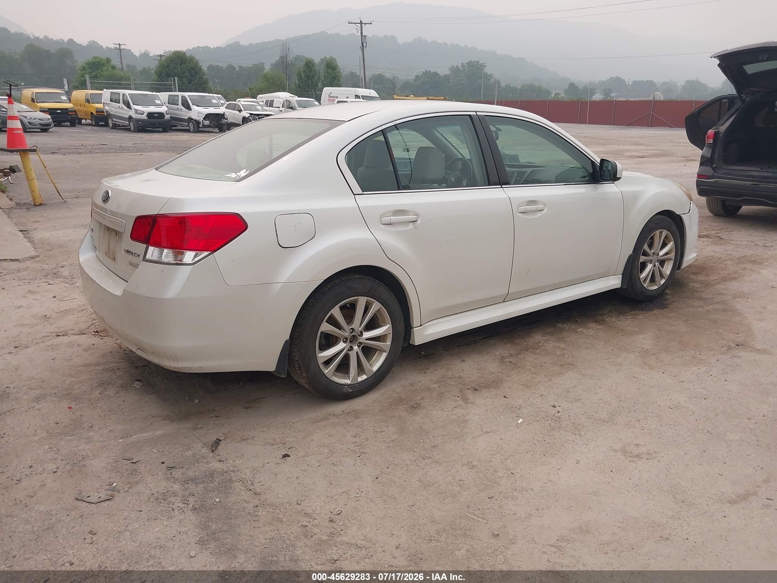 2013 Subaru Legacy 2.5i Premium White vin: 4S3BMBC60D3017040