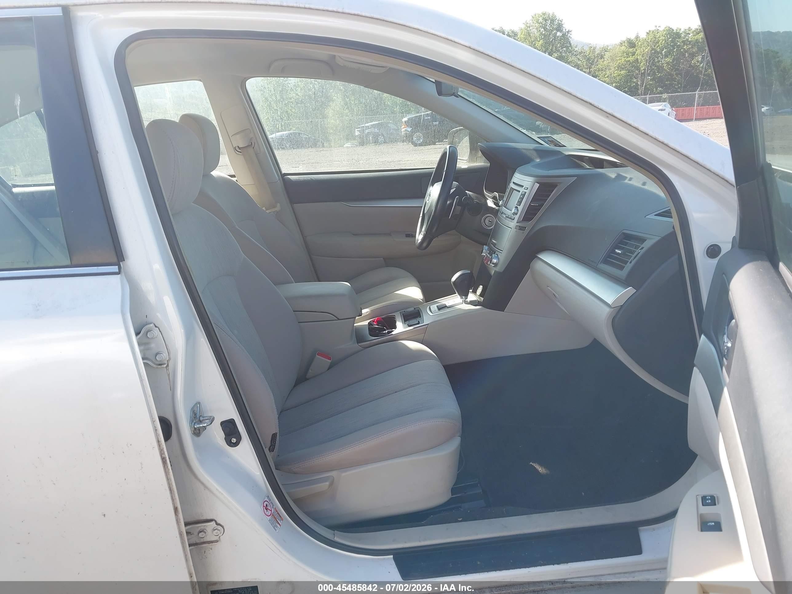 2014 Subaru Legacy 2.5i Premium White vin: 4S3BMBC60E3006525