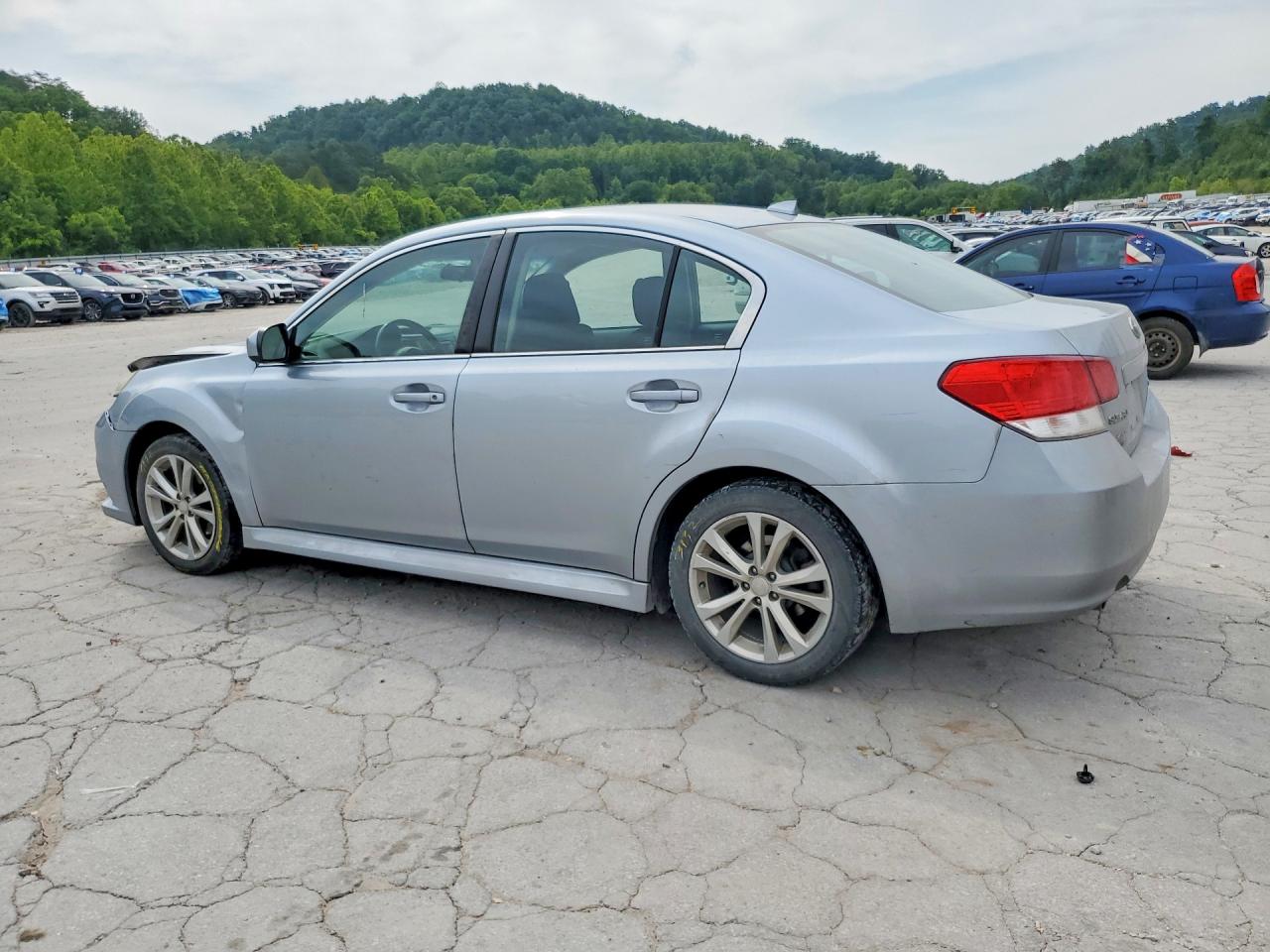 2014 Subaru Legacy 2.5i Premium Silver vin: 4S3BMBC60E3028623