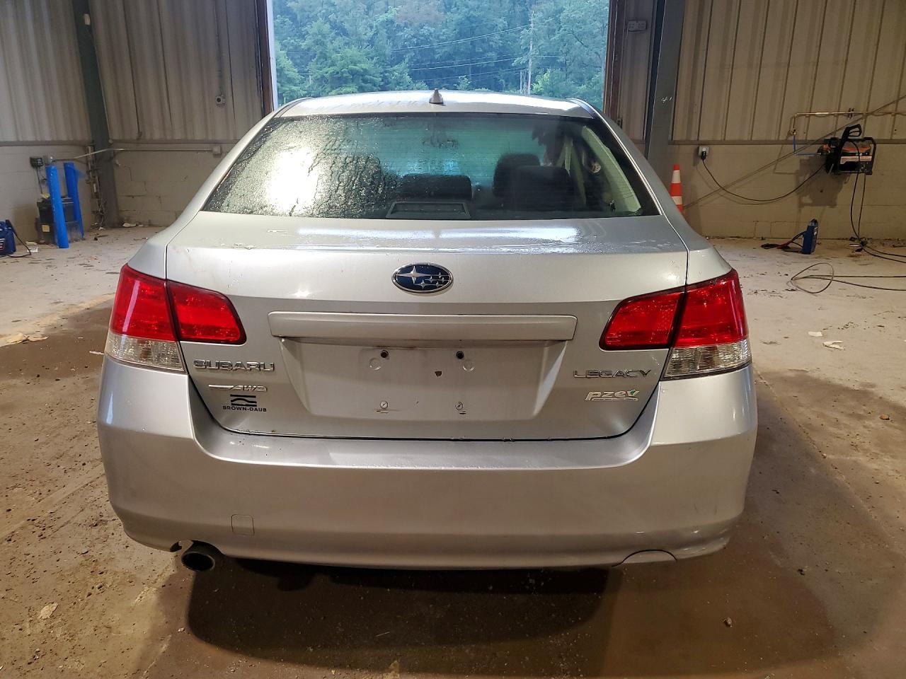 2014 Subaru Legacy 2.5i Premium Silver vin: 4S3BMBC61E3021020