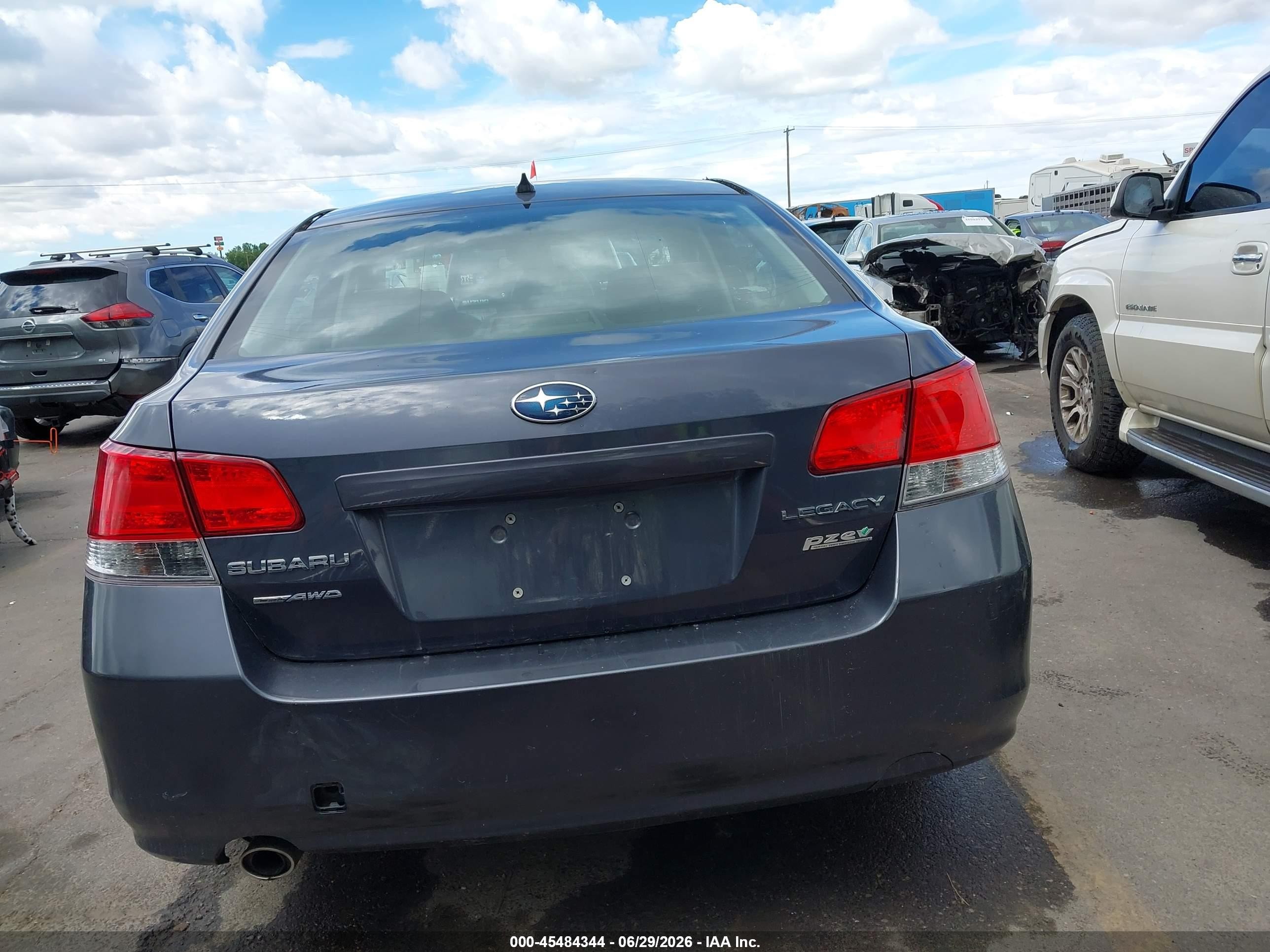 2014 Subaru Legacy 2.5i Premium Gray vin: 4S3BMBC61E3034527