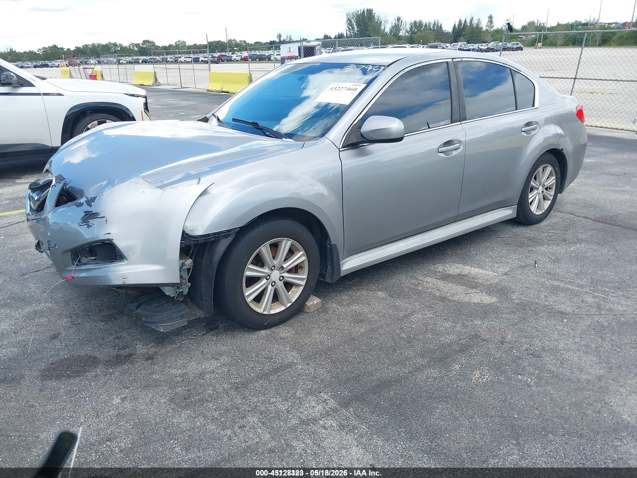 2010 Subaru Legacy 2.5i Premium Серебряный vin: 4S3BMBC62A3223794