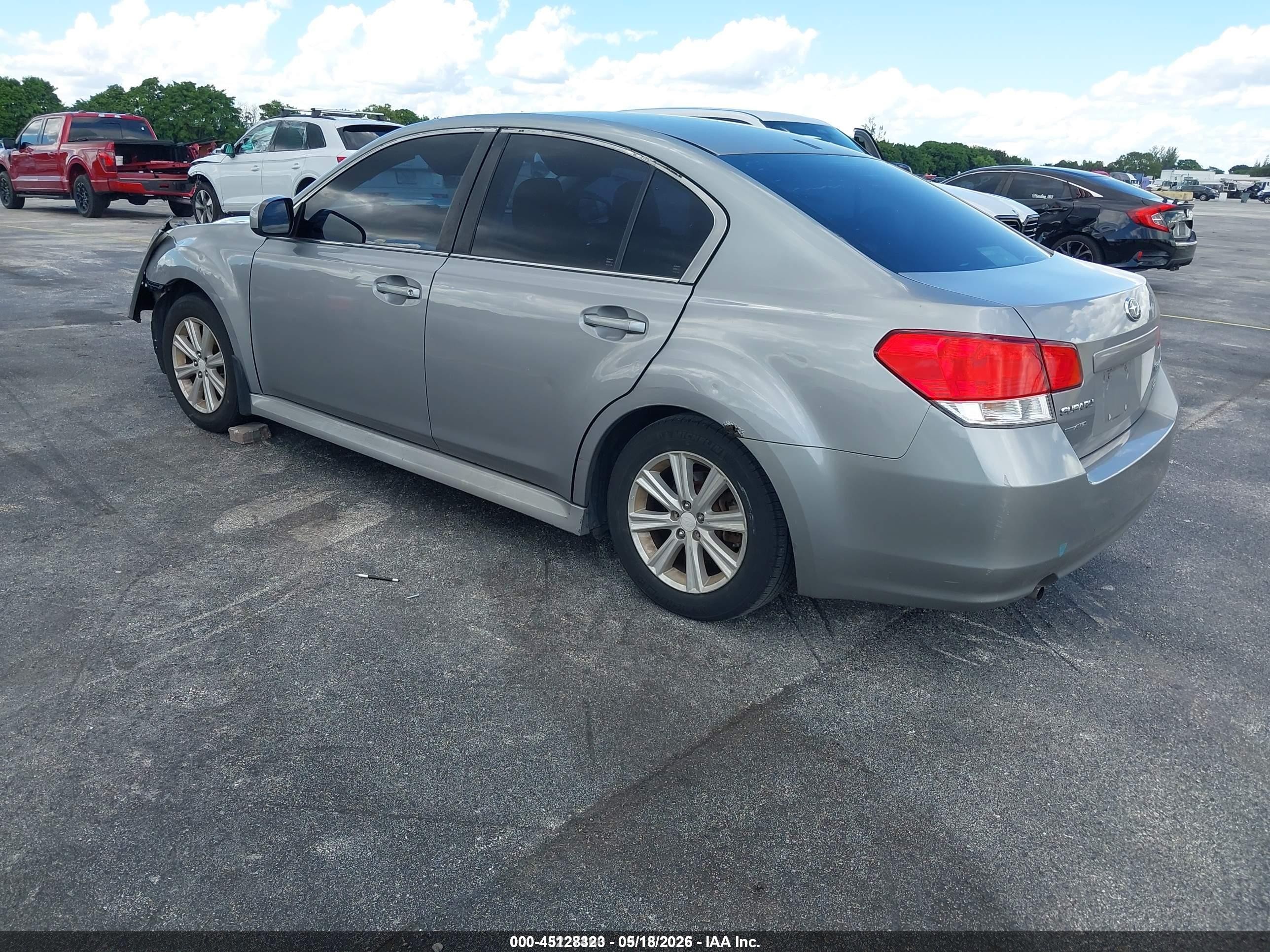 2010 Subaru Legacy 2.5i Premium Серебряный vin: 4S3BMBC62A3223794