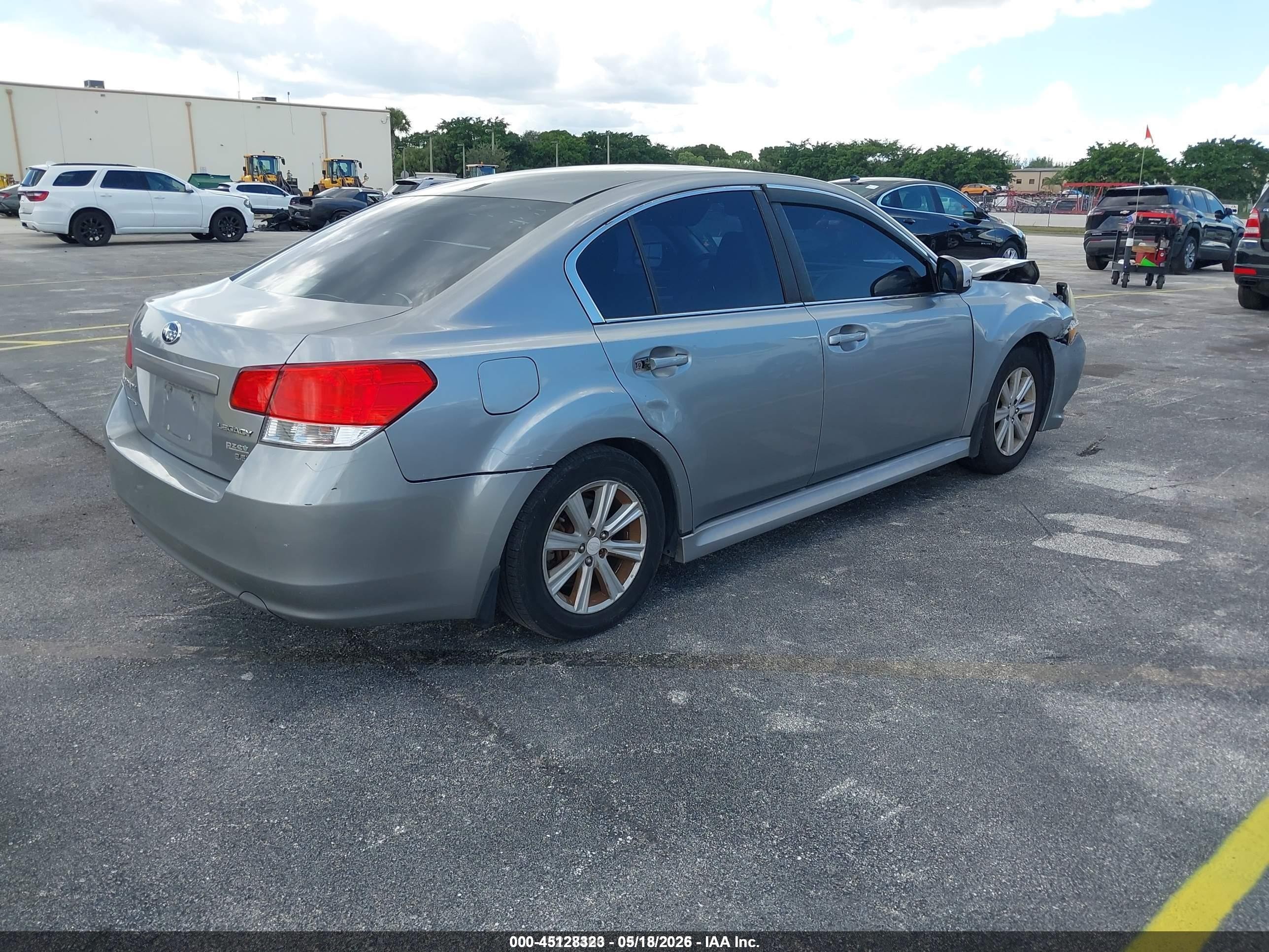 2010 Subaru Legacy 2.5i Premium Серебряный vin: 4S3BMBC62A3223794