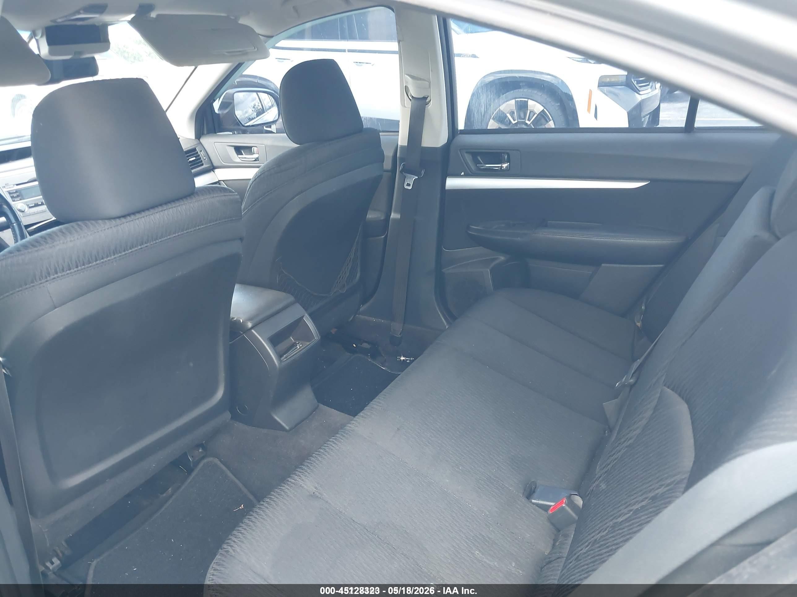 2010 Subaru Legacy 2.5i Premium Серебряный vin: 4S3BMBC62A3223794