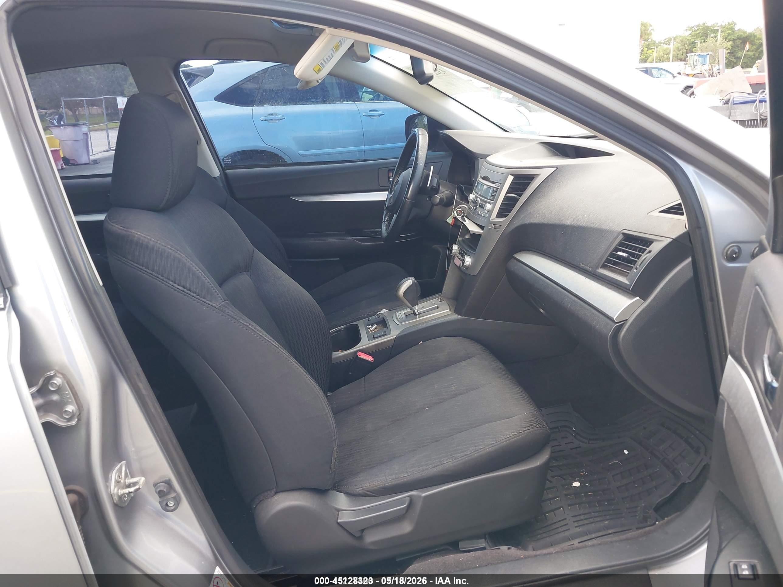 2010 Subaru Legacy 2.5i Premium Серебряный vin: 4S3BMBC62A3223794