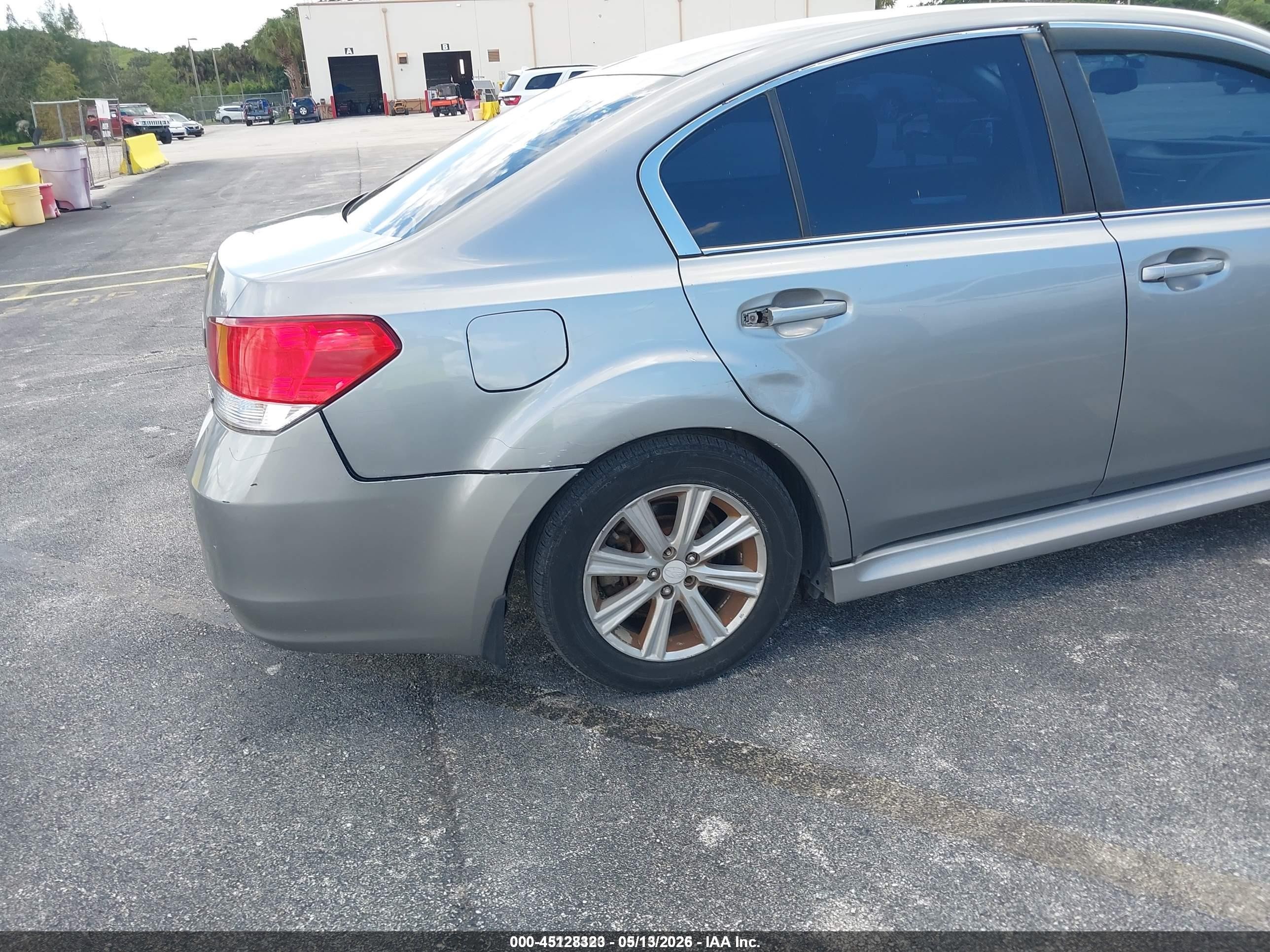 2010 Subaru Legacy 2.5i Premium Серебряный vin: 4S3BMBC62A3223794