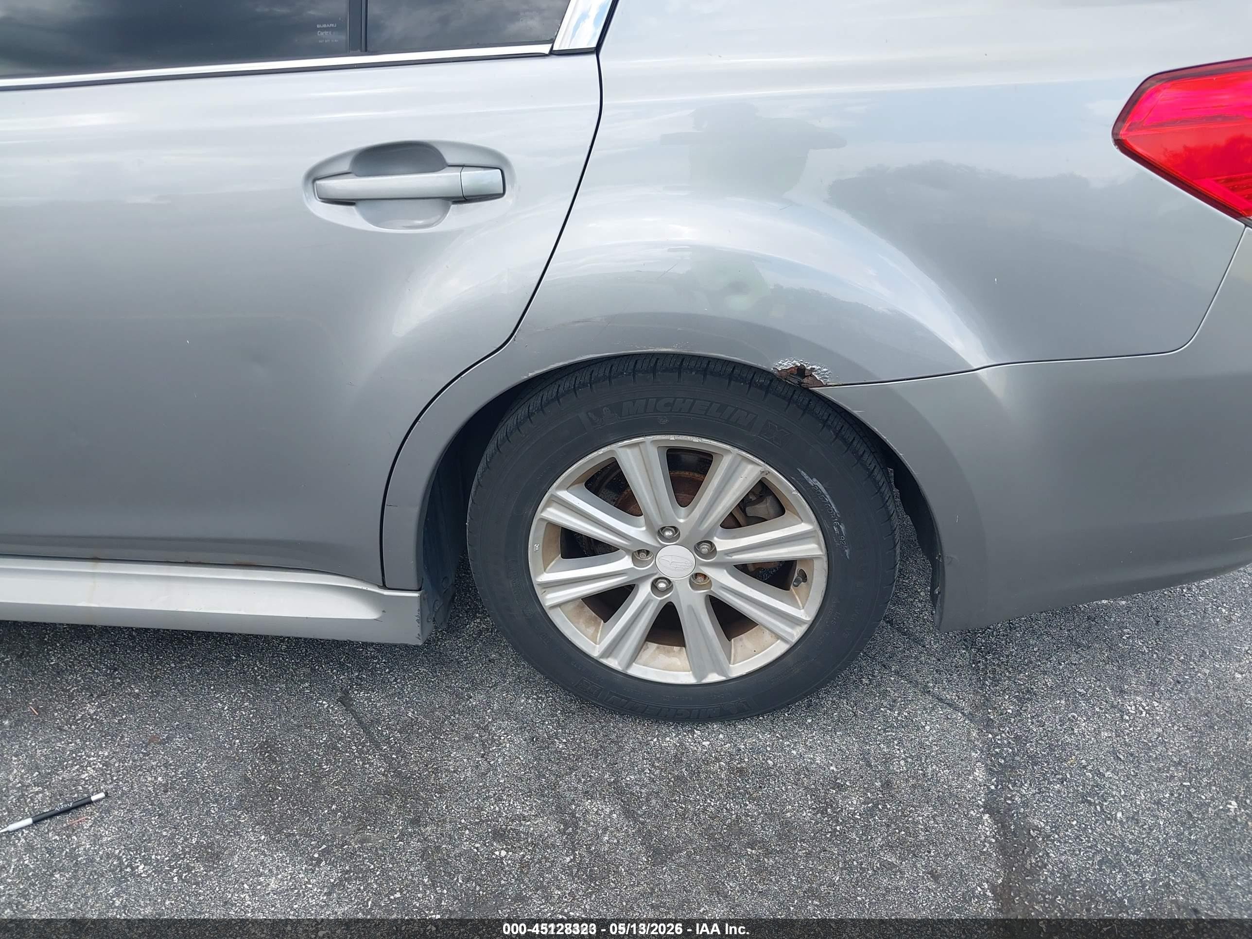 2010 Subaru Legacy 2.5i Premium Серебряный vin: 4S3BMBC62A3223794