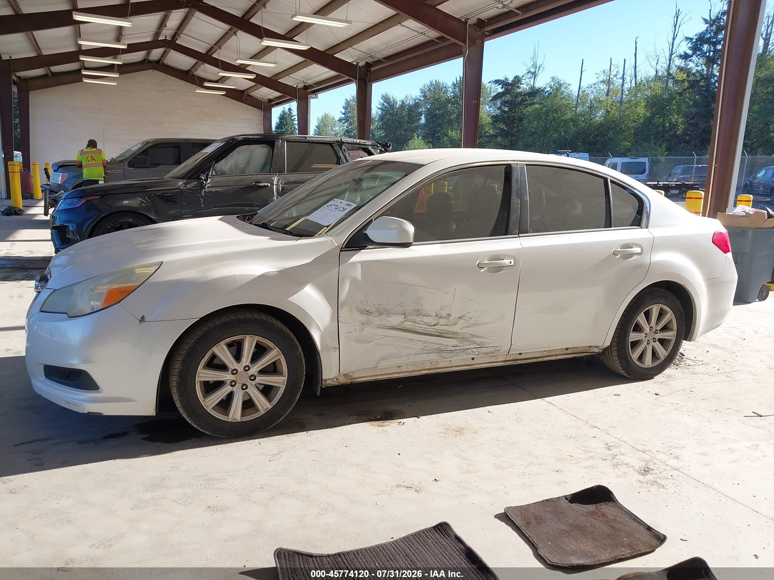 2011 Subaru Legacy 2.5i Premium White vin: 4S3BMBC62B3212537