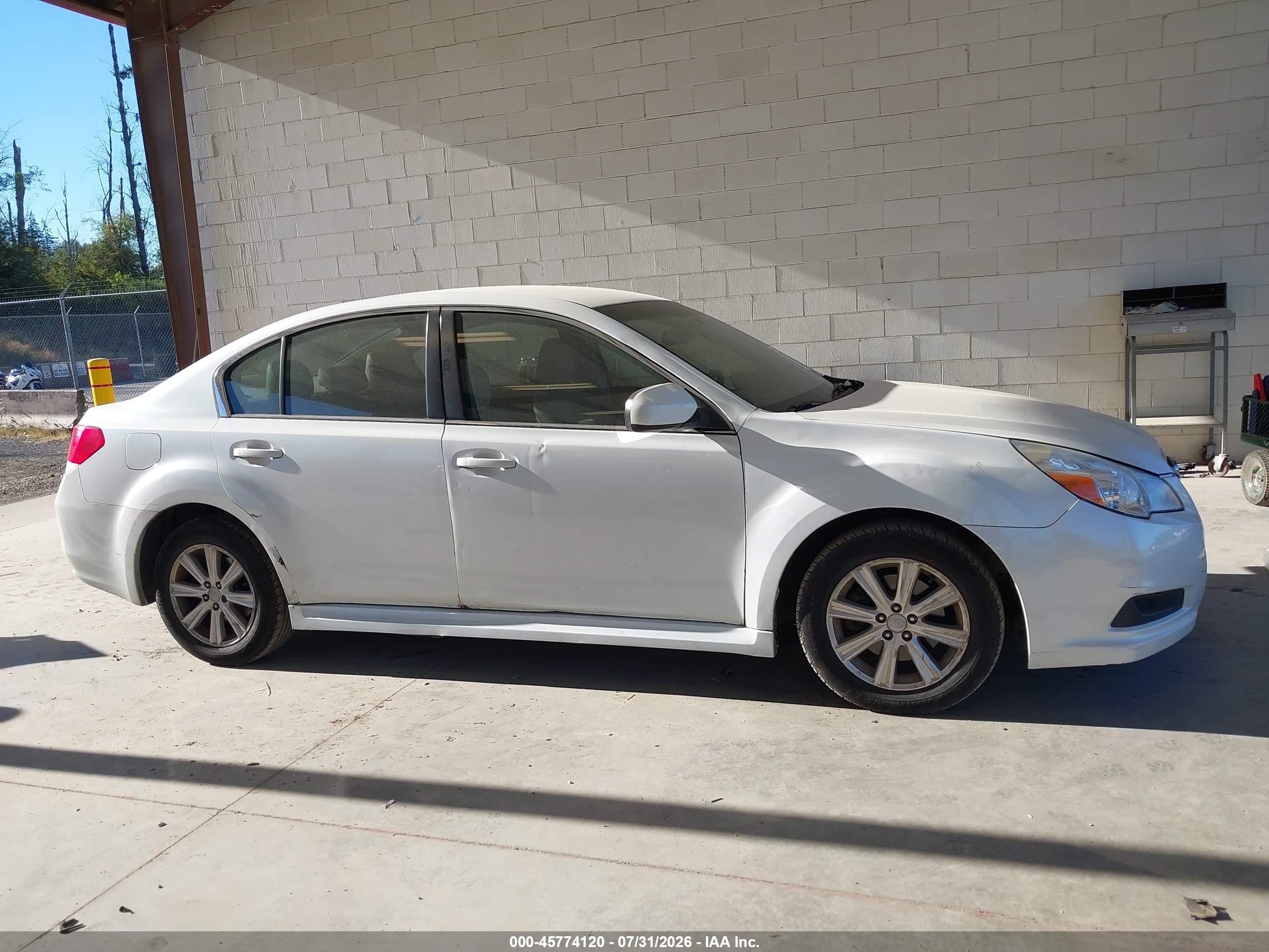 2011 Subaru Legacy 2.5i Premium White vin: 4S3BMBC62B3212537