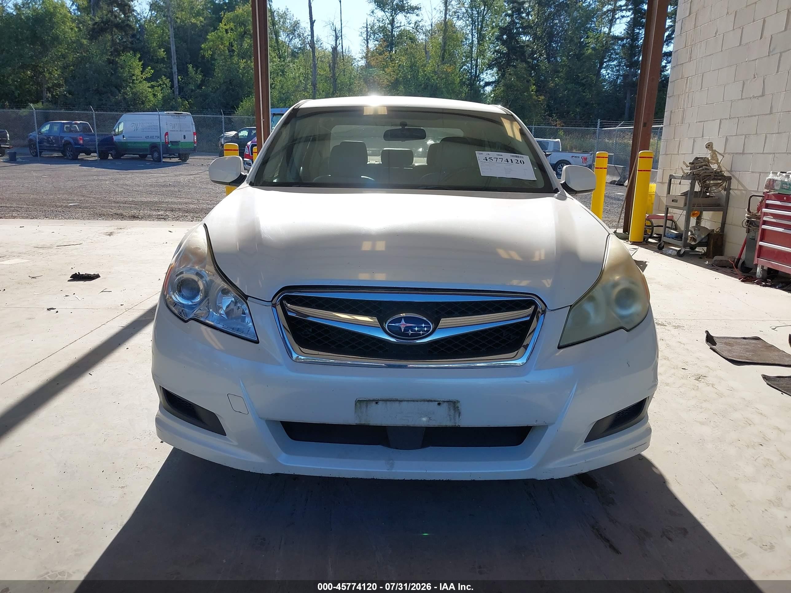 2011 Subaru Legacy 2.5i Premium White vin: 4S3BMBC62B3212537