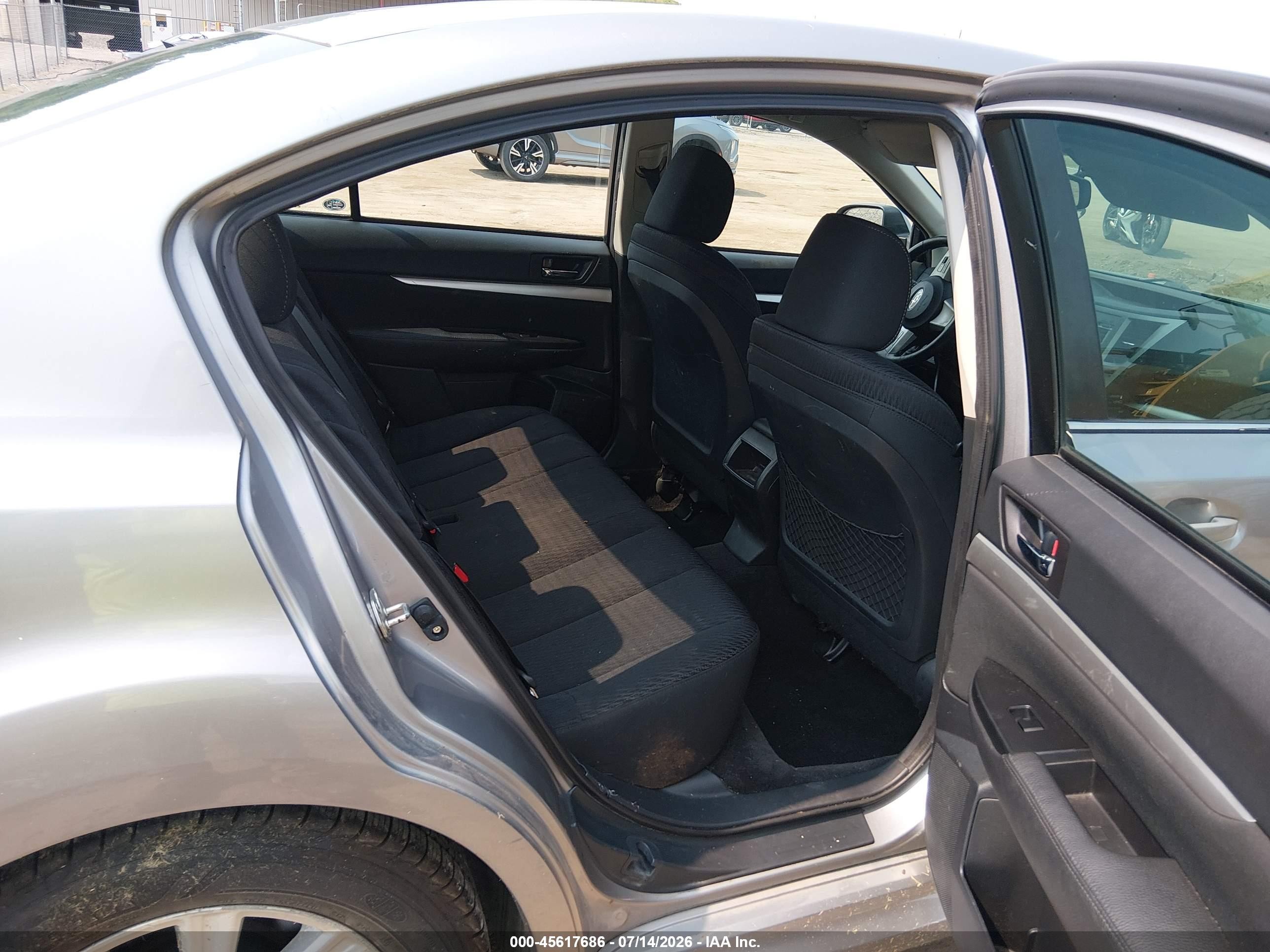 2011 Subaru Legacy 2.5i Premium Silver vin: 4S3BMBC63B3222476