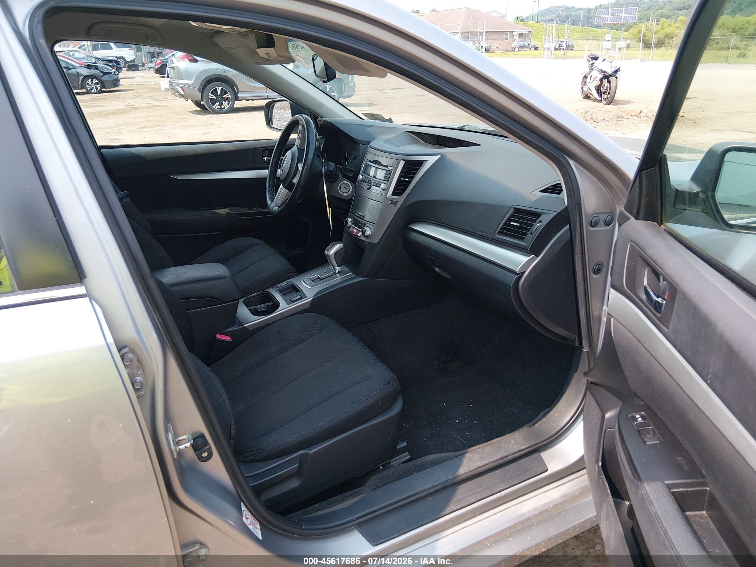 2011 Subaru Legacy 2.5i Premium Silver vin: 4S3BMBC63B3222476