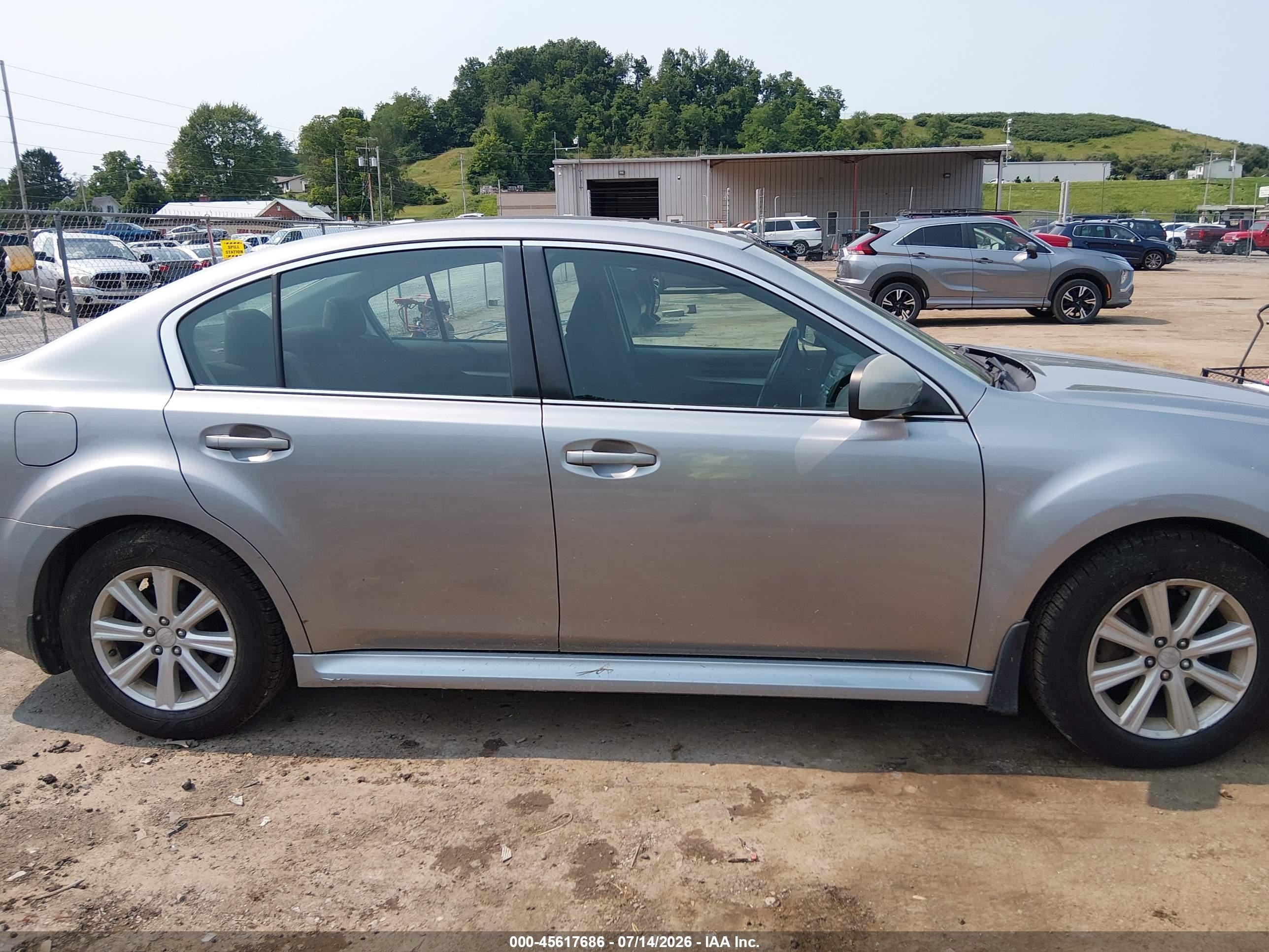 2011 Subaru Legacy 2.5i Premium Silver vin: 4S3BMBC63B3222476