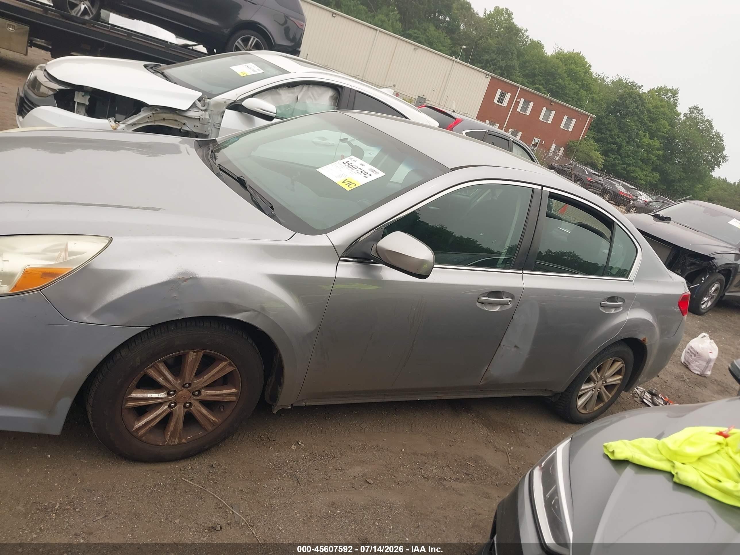 2011 Subaru Legacy 2.5i Premium Silver vin: 4S3BMBC63B3245577