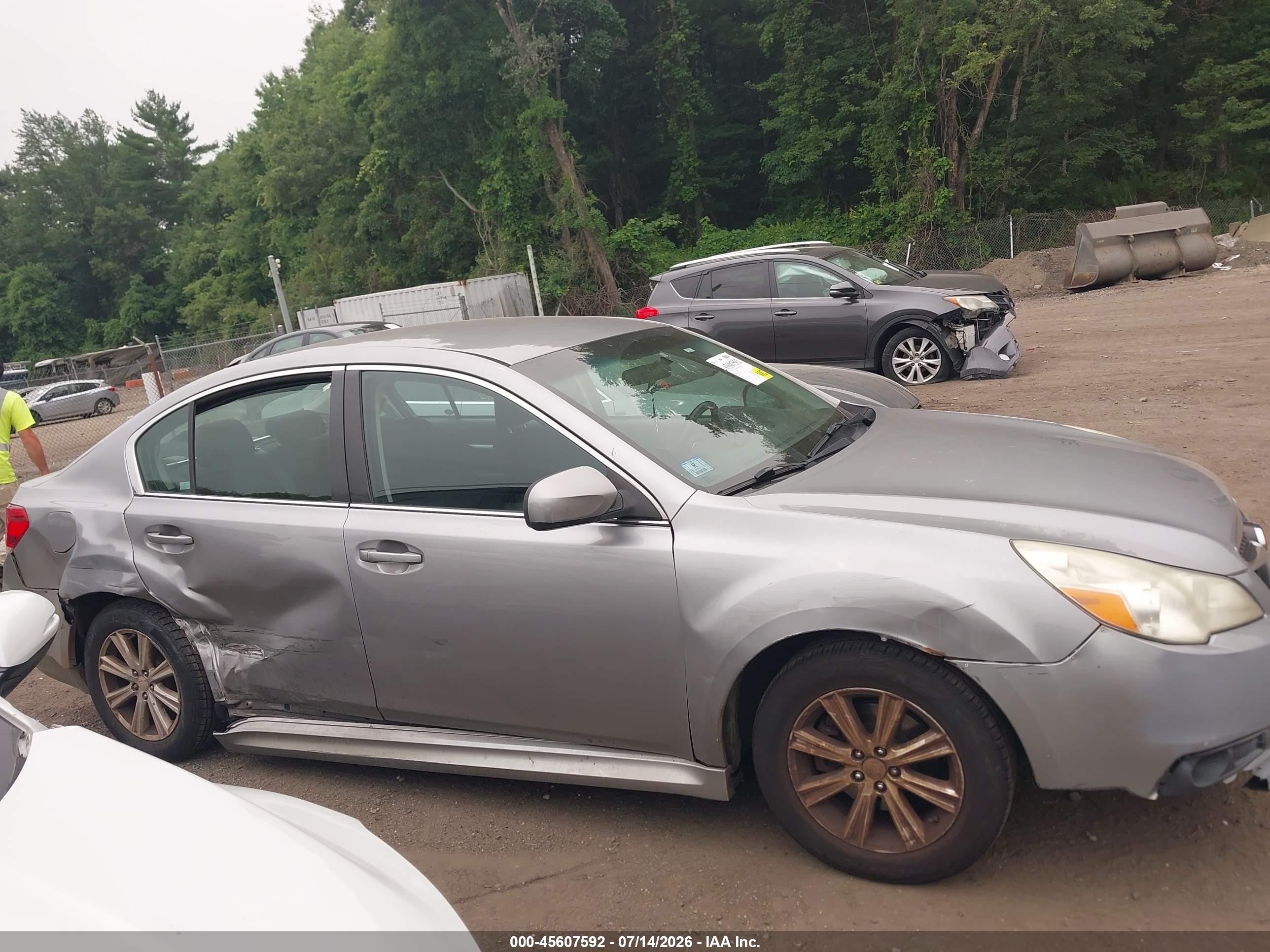 2011 Subaru Legacy 2.5i Premium Silver vin: 4S3BMBC63B3245577