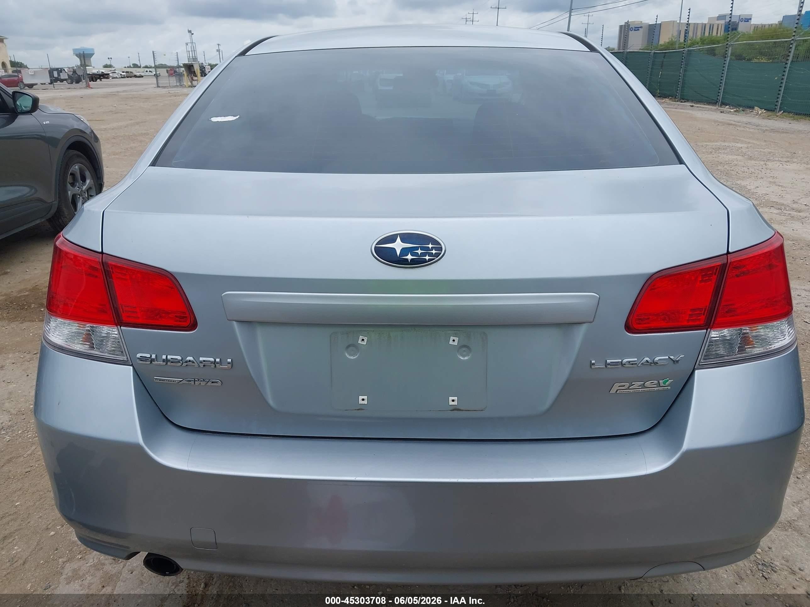 2013 Subaru Legacy 2.5i Premium Silver vin: 4S3BMBC63D3014827