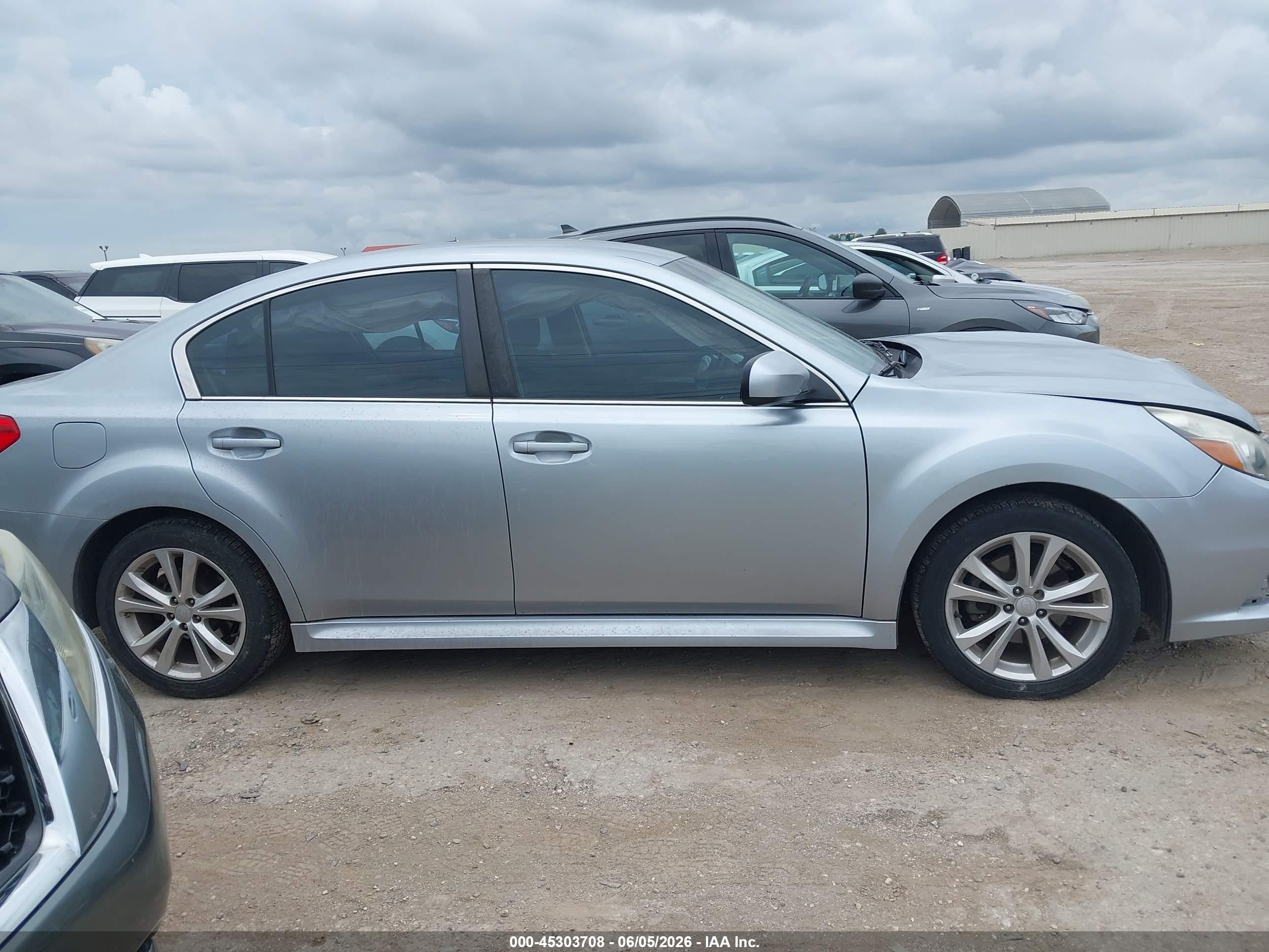2013 Subaru Legacy 2.5i Premium Silver vin: 4S3BMBC63D3014827