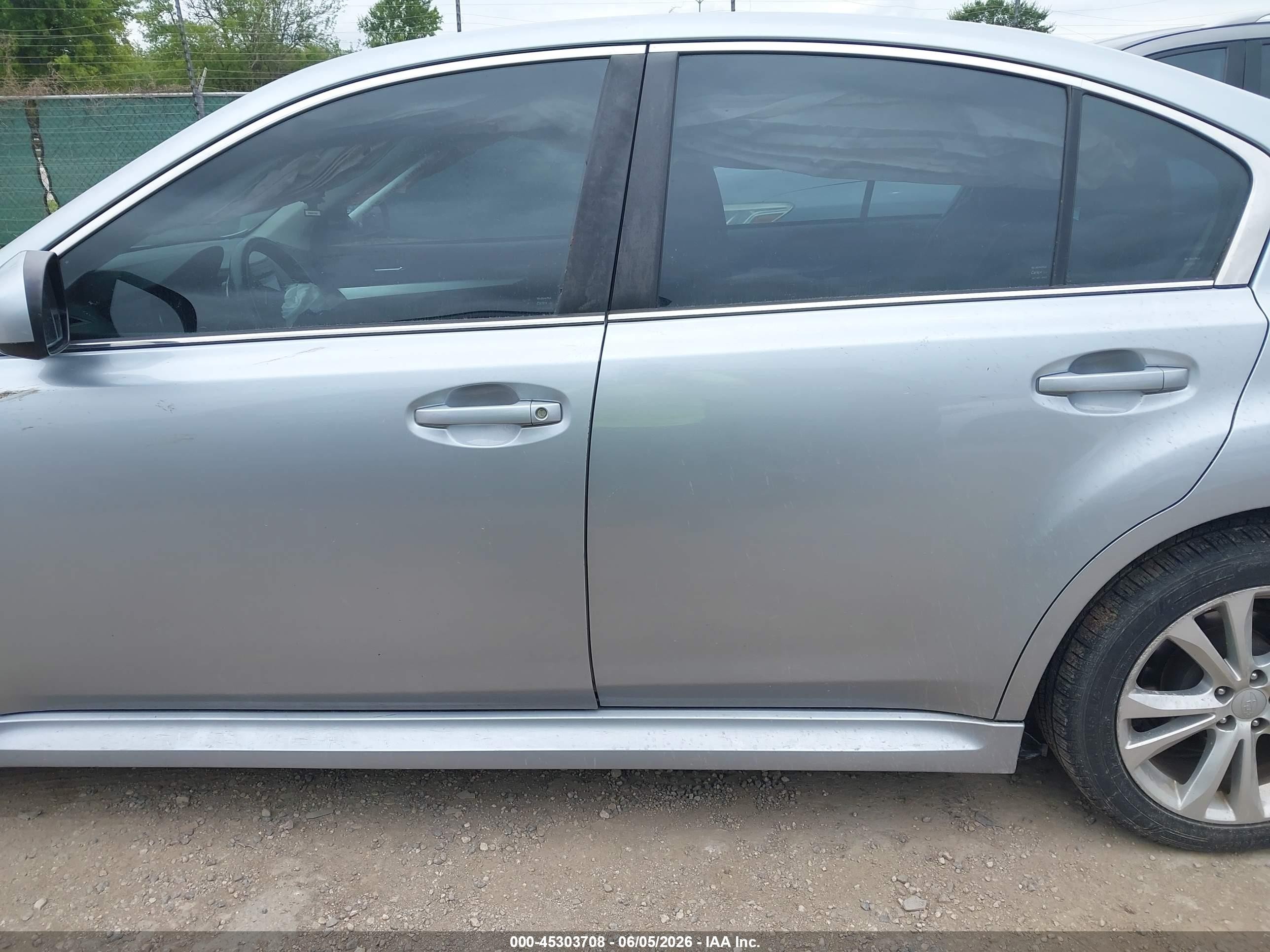 2013 Subaru Legacy 2.5i Premium Silver vin: 4S3BMBC63D3014827