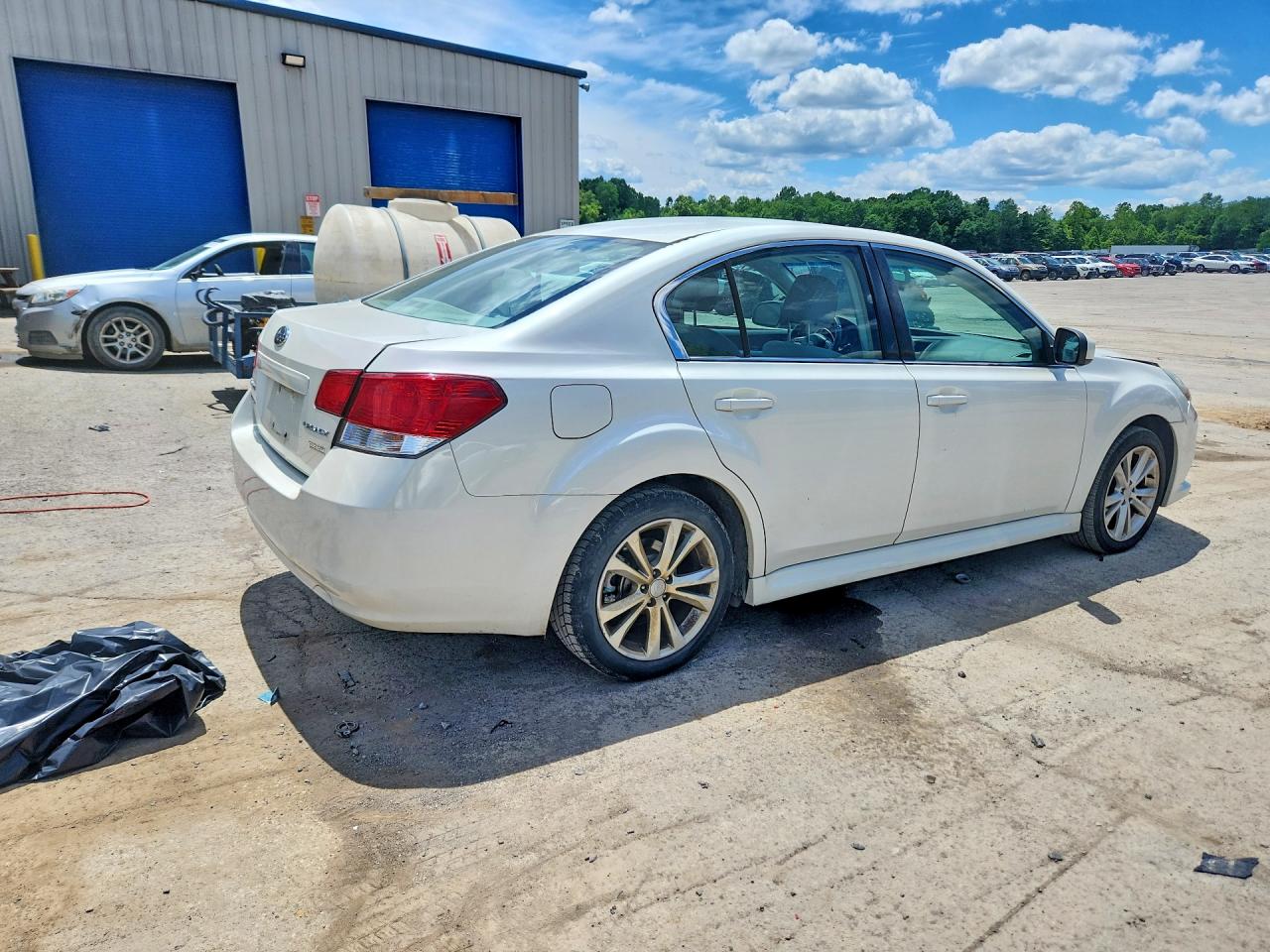2013 Subaru Legacy 2.5i Premium White vin: 4S3BMBC65D3041589